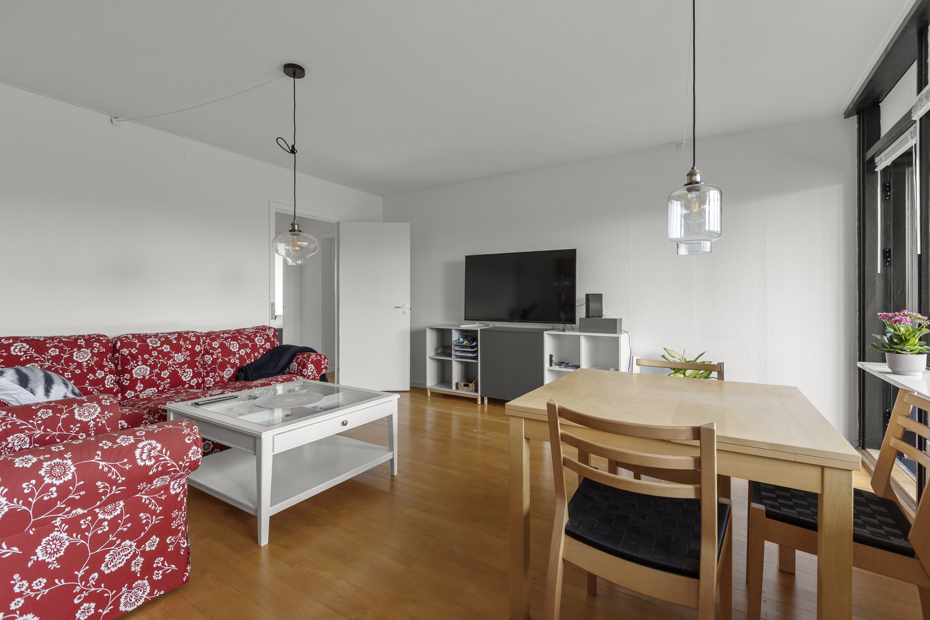 Fremhævet stue billede i fuldskærmstilstand. Billede af Tyreengen 2, 3. th., 4220 Korsør