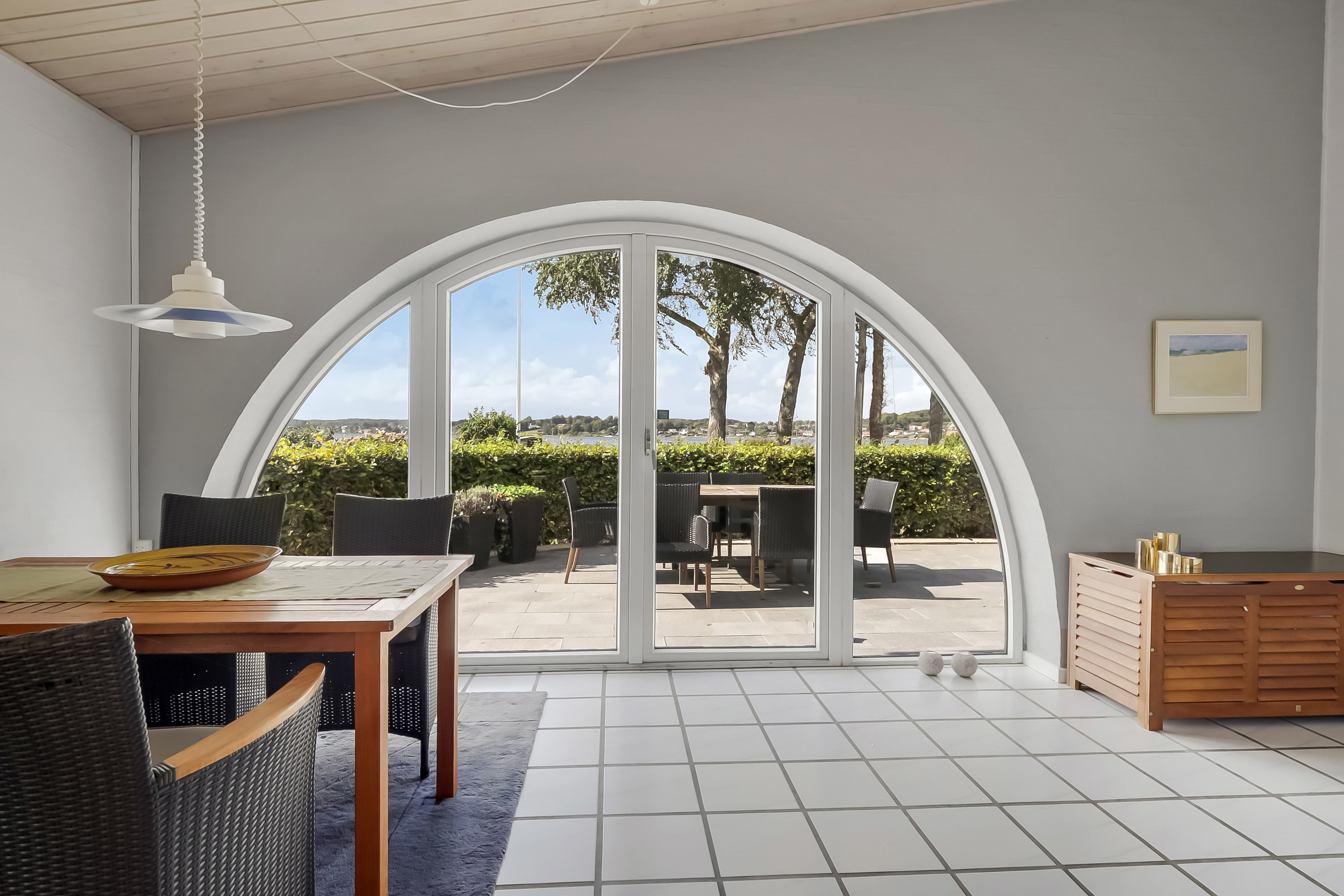 Fremhævet stue billede i fuldskærmstilstand. Billede af Tordenskjoldsvej 26, Tåsinge, 5700 Svendborg