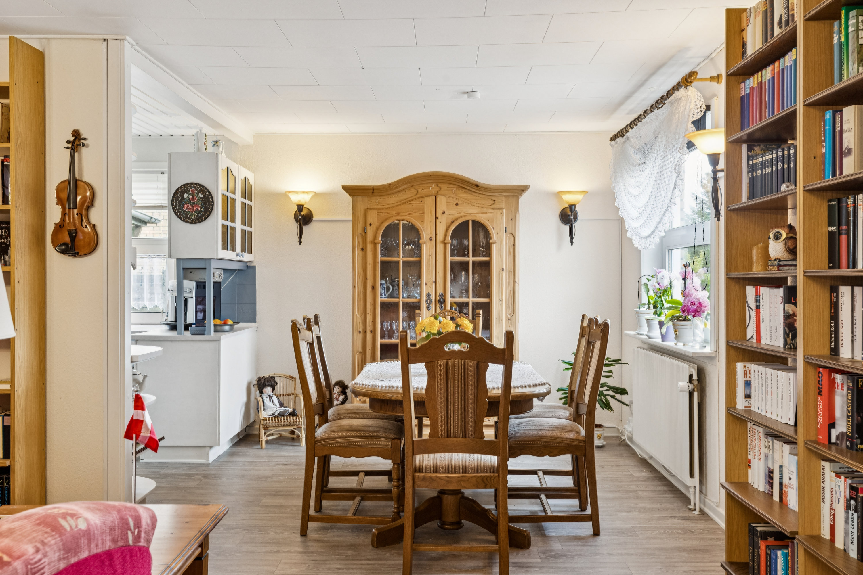 Fremhævet stue billede i fuldskærmstilstand. Billede af Bakkesvinget 14, 6340 Kruså