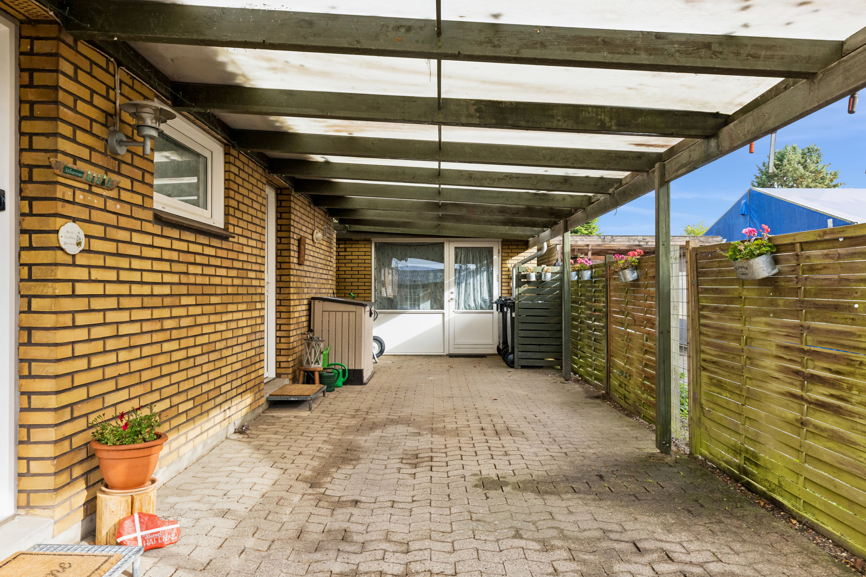 Fremhævet carport billede i fuldskærmstilstand. Billede af Bakkesvinget 14, 6340 Kruså