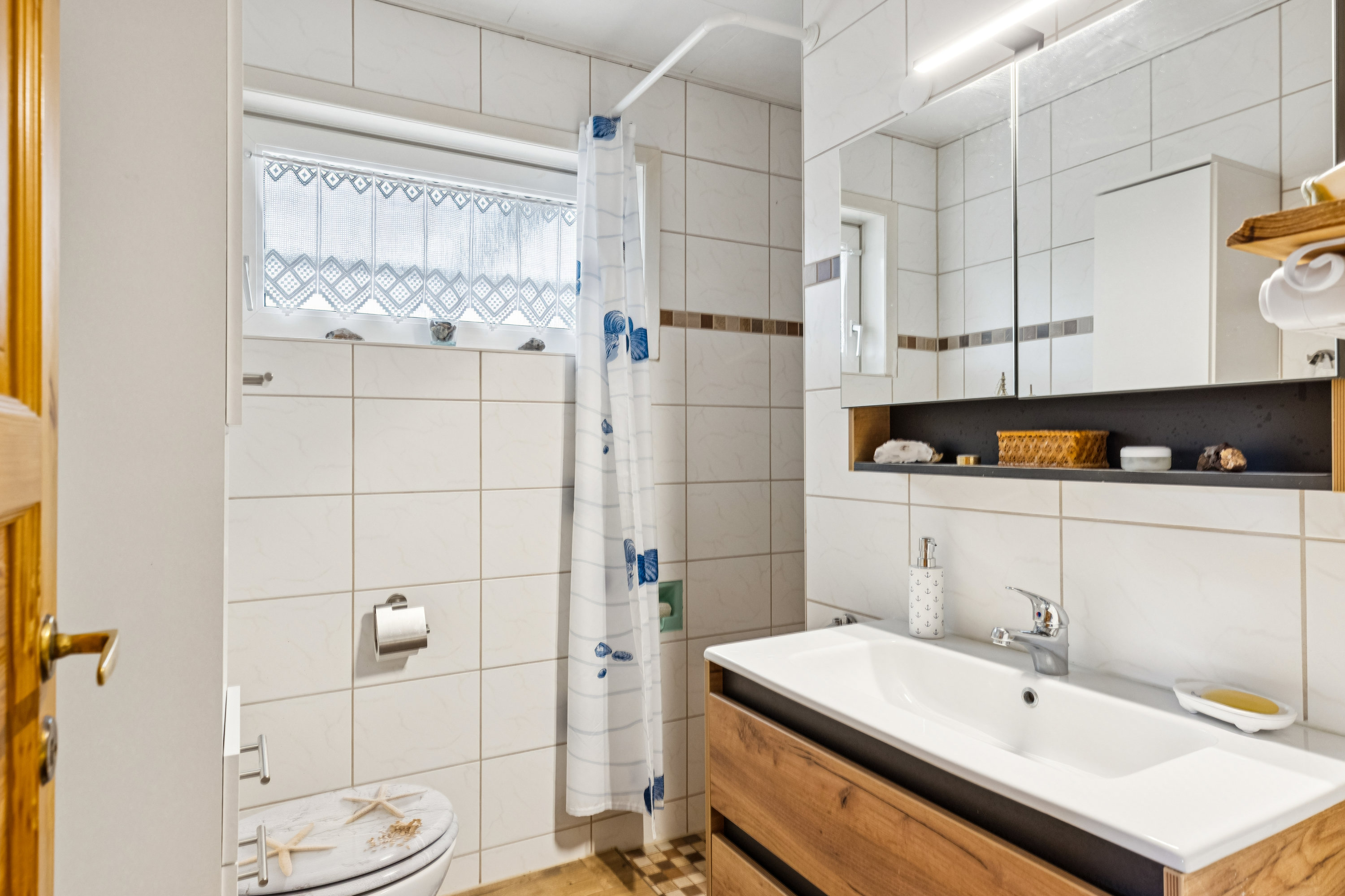 Fremhævet badeværelse billede i fuldskærmstilstand. Billede af Bakkesvinget 14, 6340 Kruså