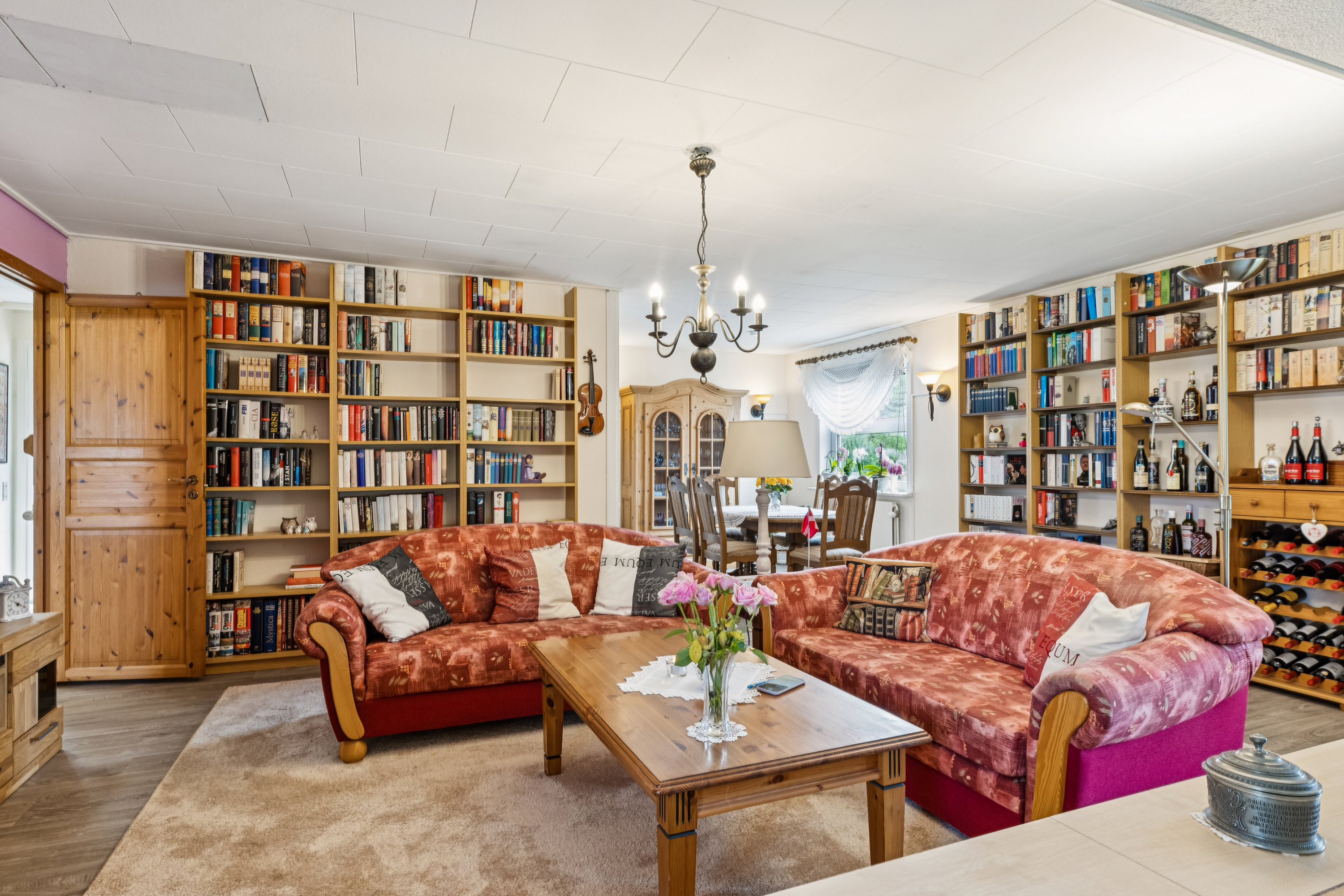 Fremhævet stue billede i fuldskærmstilstand. Billede af Bakkesvinget 14, 6340 Kruså