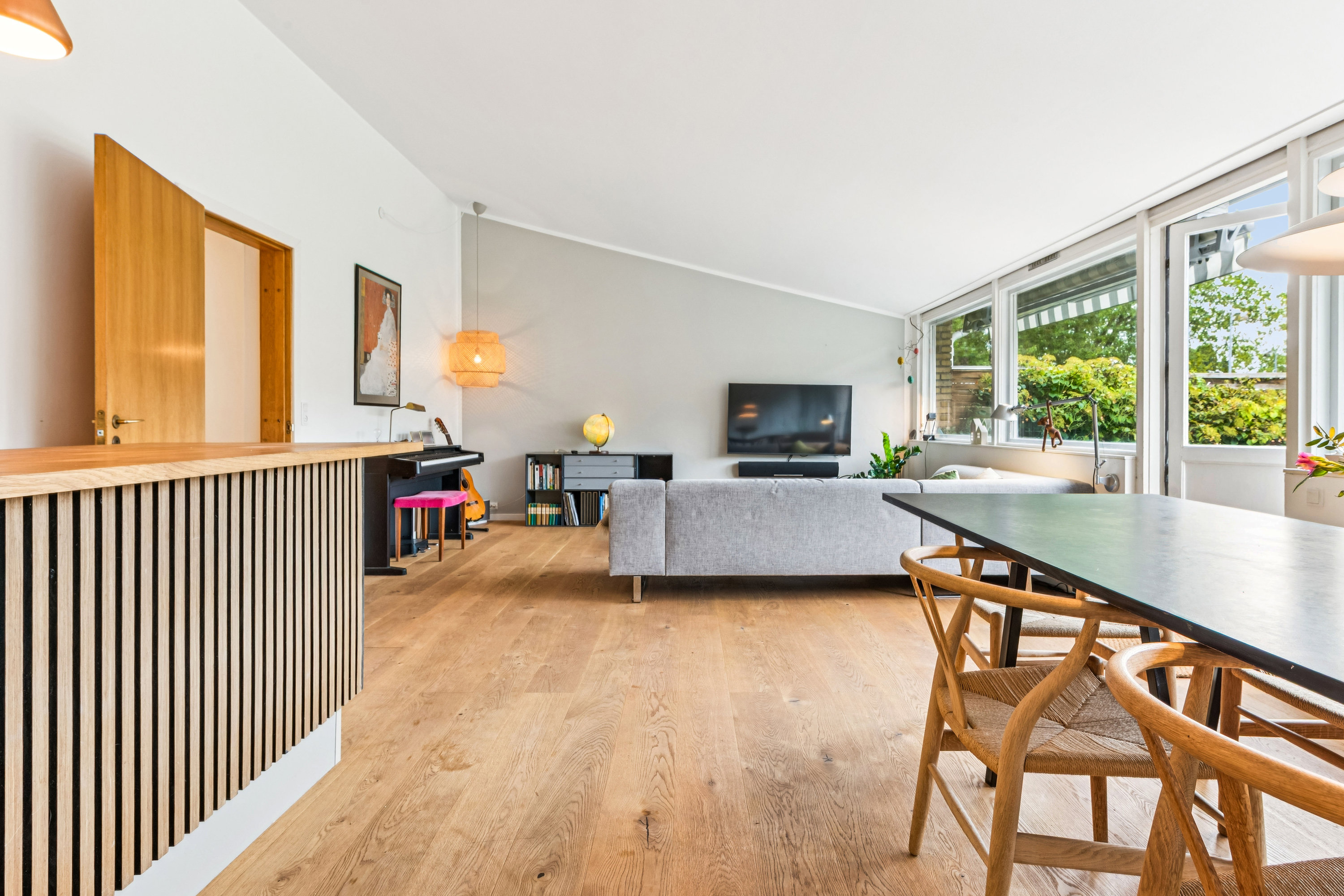 Fremhævet stue billede i fuldskærmstilstand. Billede af Kulsvierparken 147, 2800 Kongens Lyngby