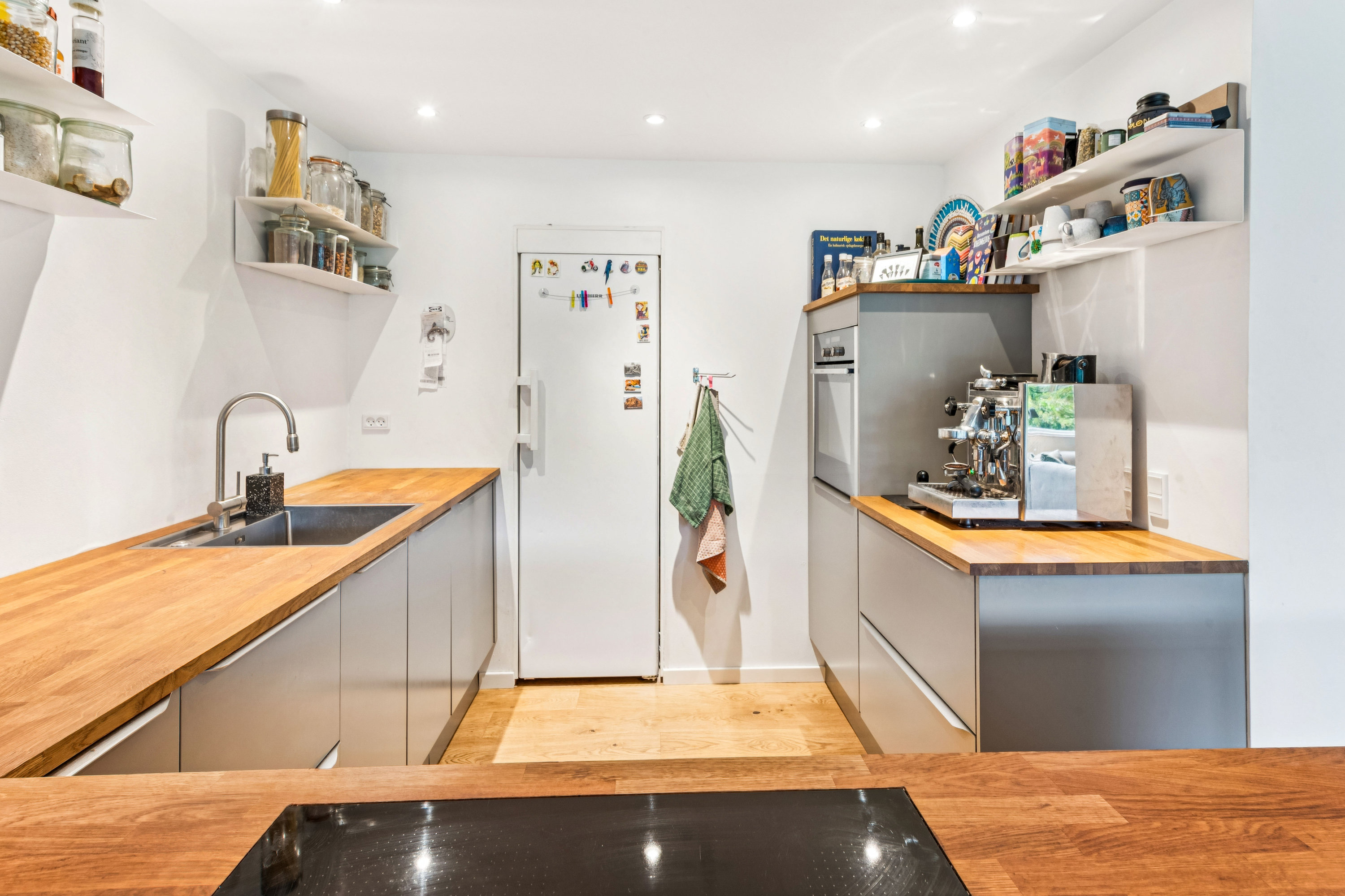 Fremhævet køkken billede i fuldskærmstilstand. Billede af Kulsvierparken 147, 2800 Kongens Lyngby