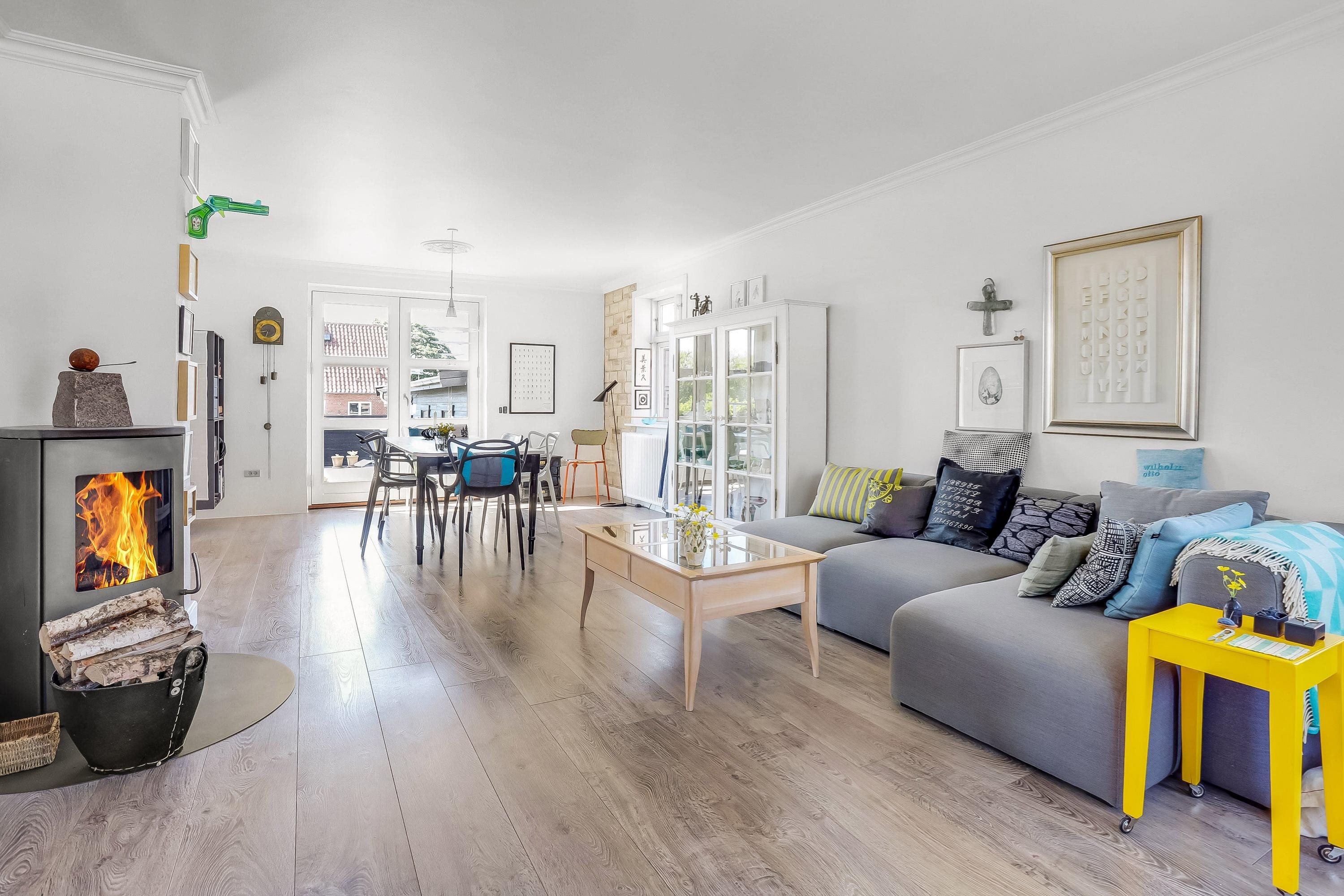 Fremhævet stue billede i fuldskærmstilstand. Billede af Vesterled 7, 8832 Skals