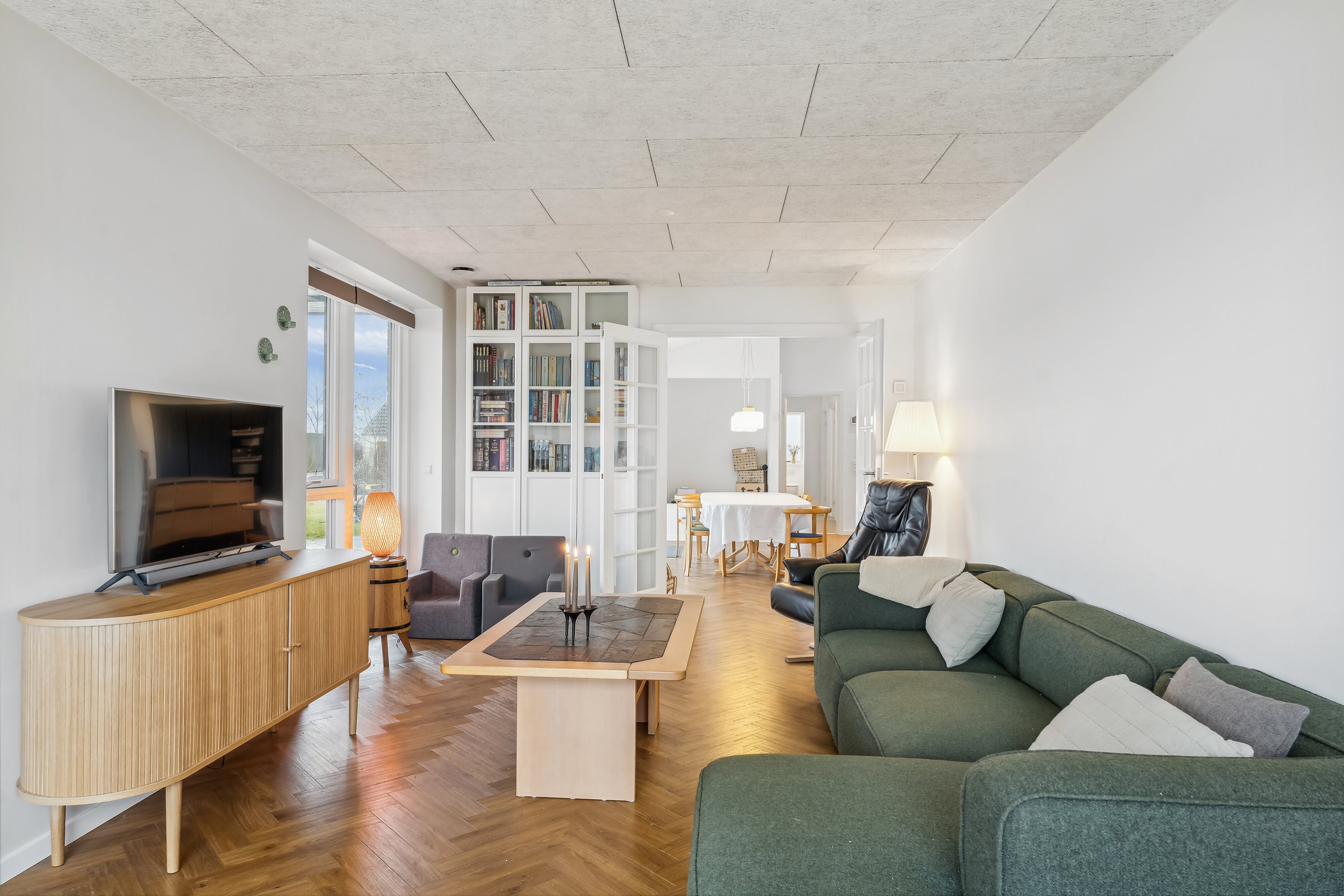 Fremhævet stue billede i fuldskærmstilstand. Billede af Yding Toft 8A, Yding, 8752 Østbirk