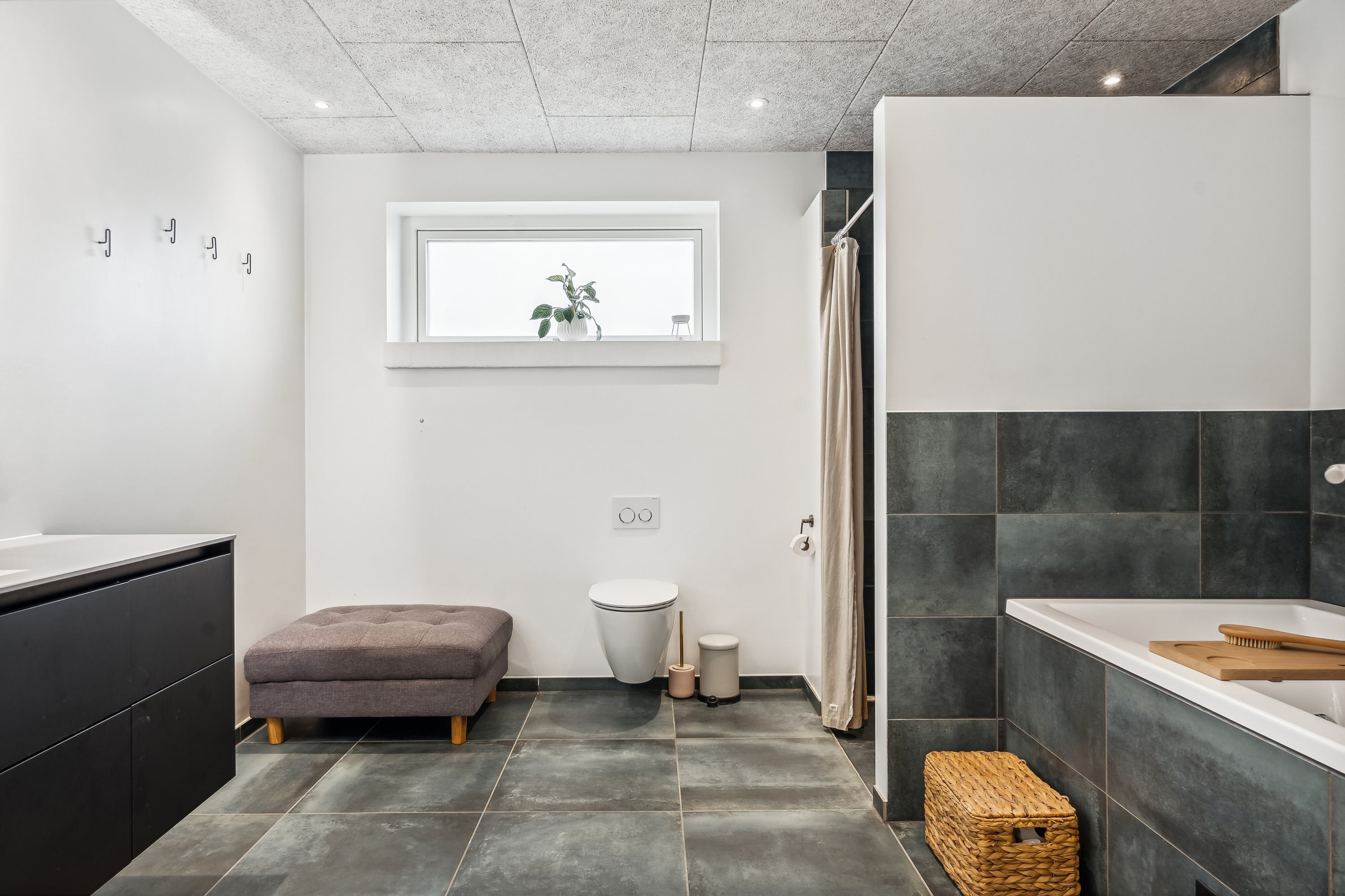 Fremhævet badeværelse billede i fuldskærmstilstand. Billede af Yding Toft 8A, Yding, 8752 Østbirk