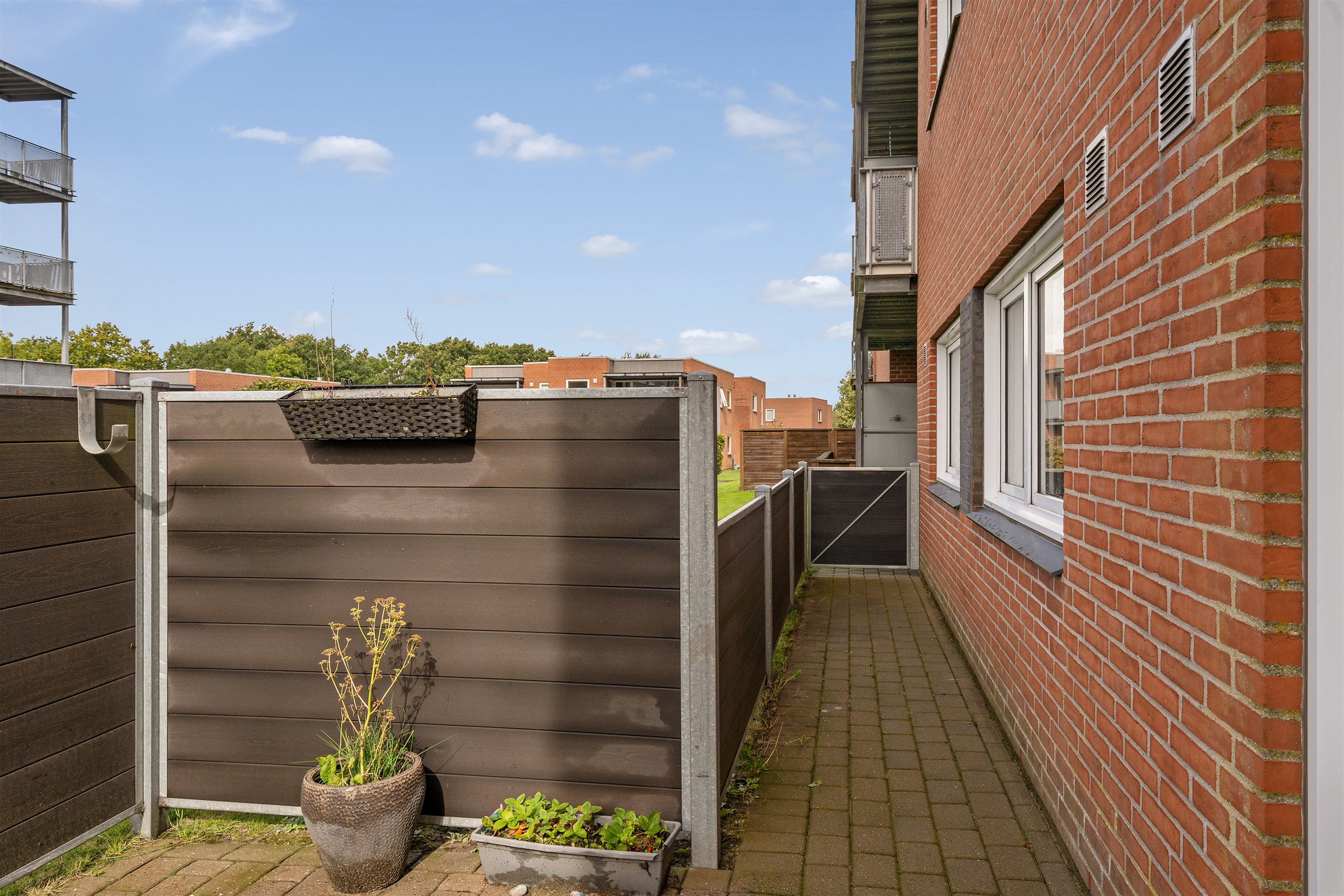 Fremhævet terrasse billede i fuldskærmstilstand. Billede af Grundtvigs Alle 3, st.. 3., 6700 Esbjerg