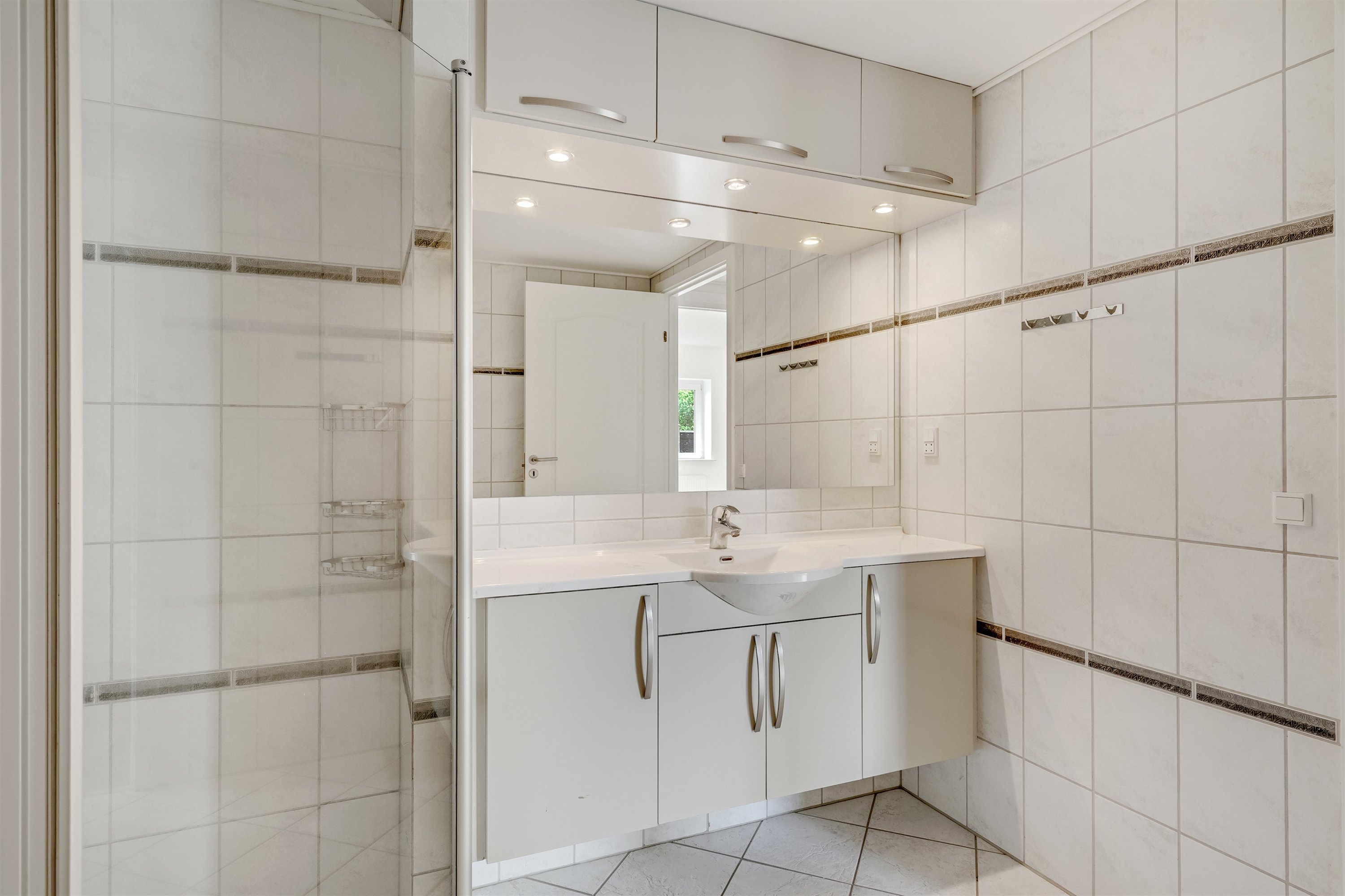 Fremhævet badeværelse billede i fuldskærmstilstand. Billede af Grundtvigs Alle 3, st.. 3., 6700 Esbjerg