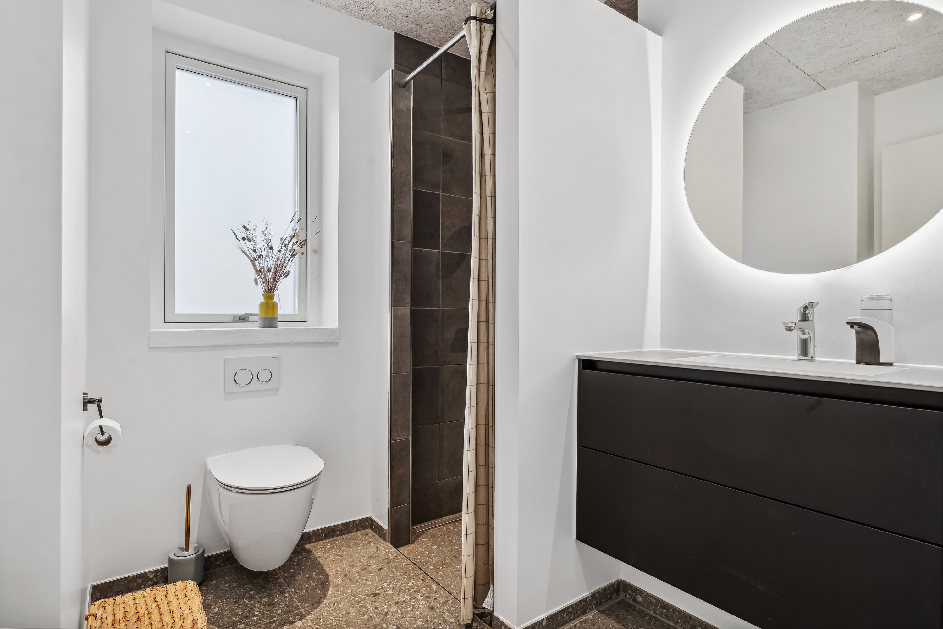 Fremhævet badeværelse billede i fuldskærmstilstand. Billede af Yding Toft 8A, Yding, 8752 Østbirk