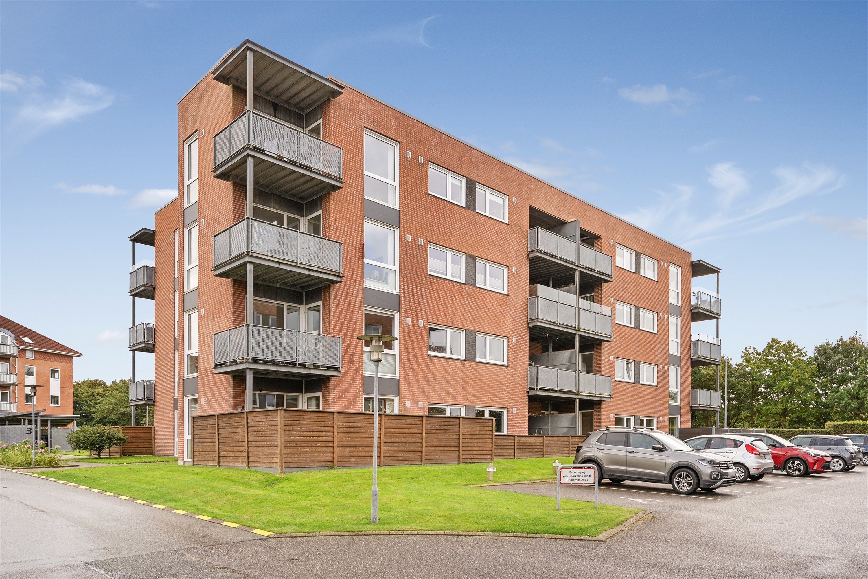 Fremhævet ejendommen billede i fuldskærmstilstand. Billede af Grundtvigs Alle 3, st.. 3., 6700 Esbjerg