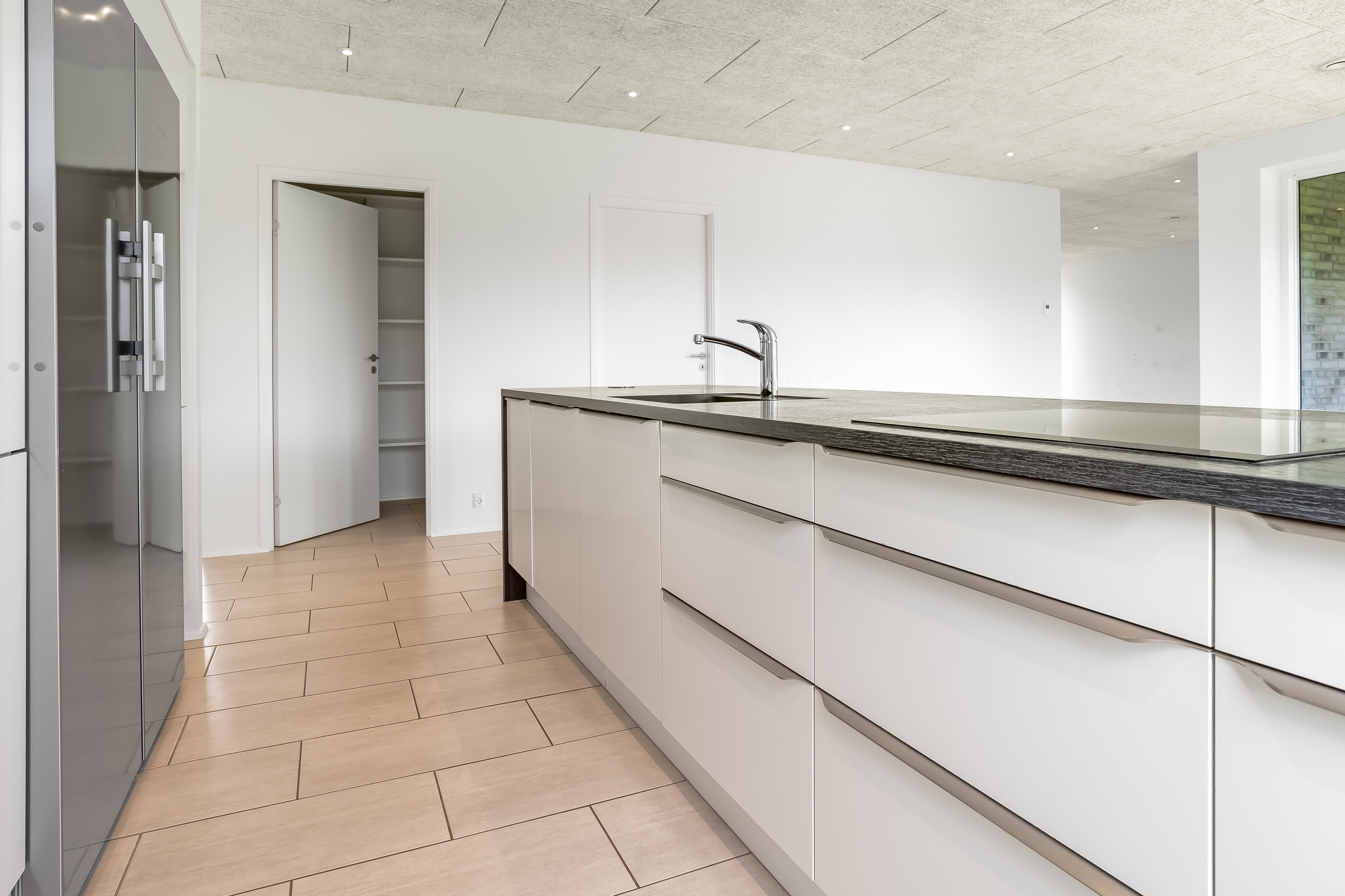 Fremhævet køkken alrum billede i fuldskærmstilstand. Billede af Under Bøgen 2, Halgårde, 7500 Holstebro