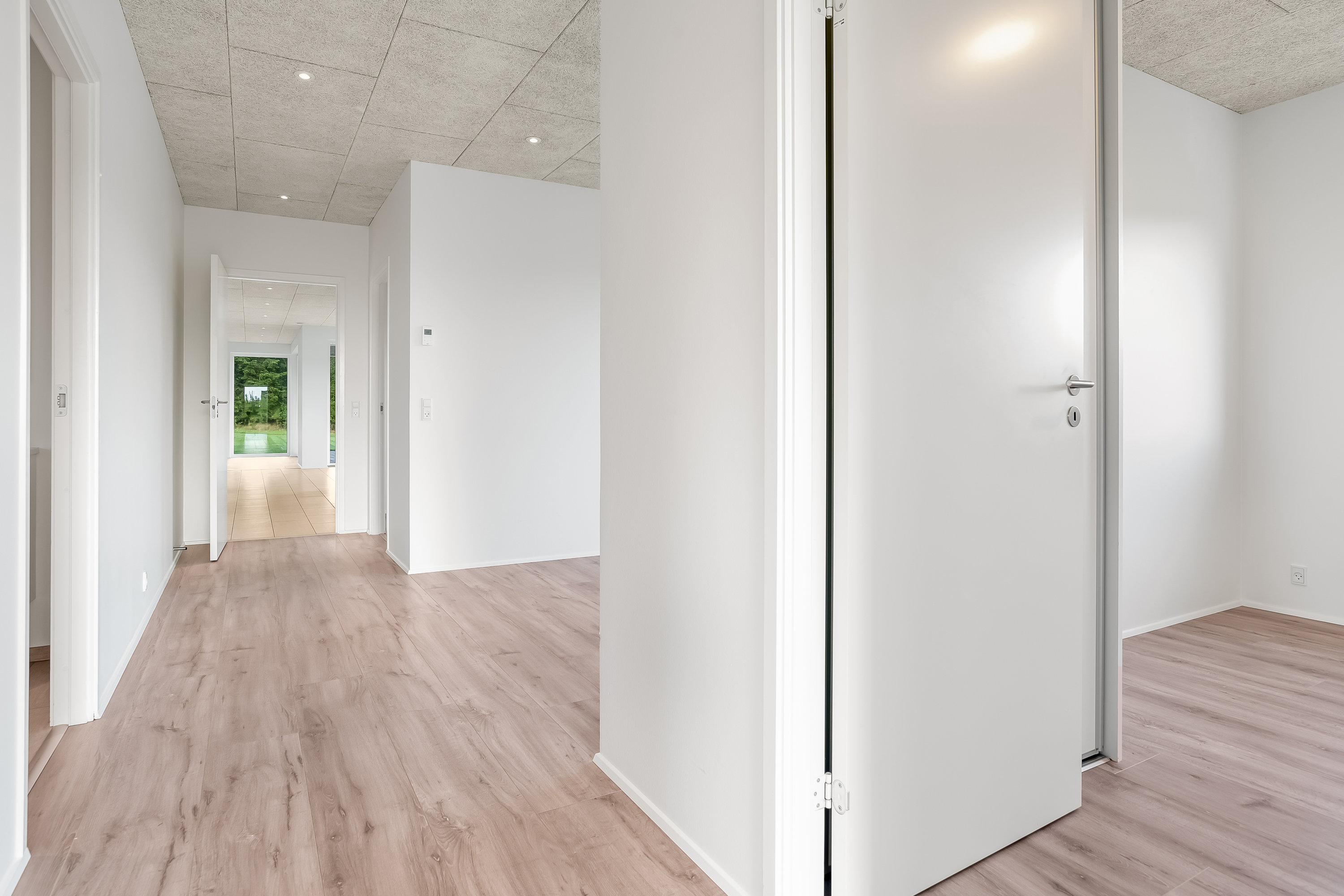 Fremhævet gang billede i fuldskærmstilstand. Billede af Under Bøgen 2, Halgårde, 7500 Holstebro