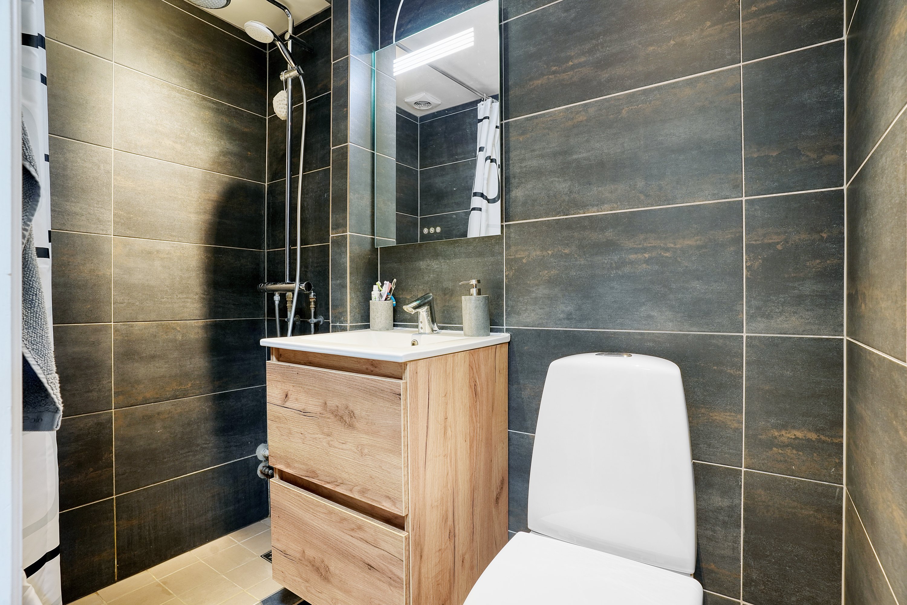 Fremhævet badeværelse billede i fuldskærmstilstand. Billede af Vigerslevvej 305, 1. tv., 2500 Valby