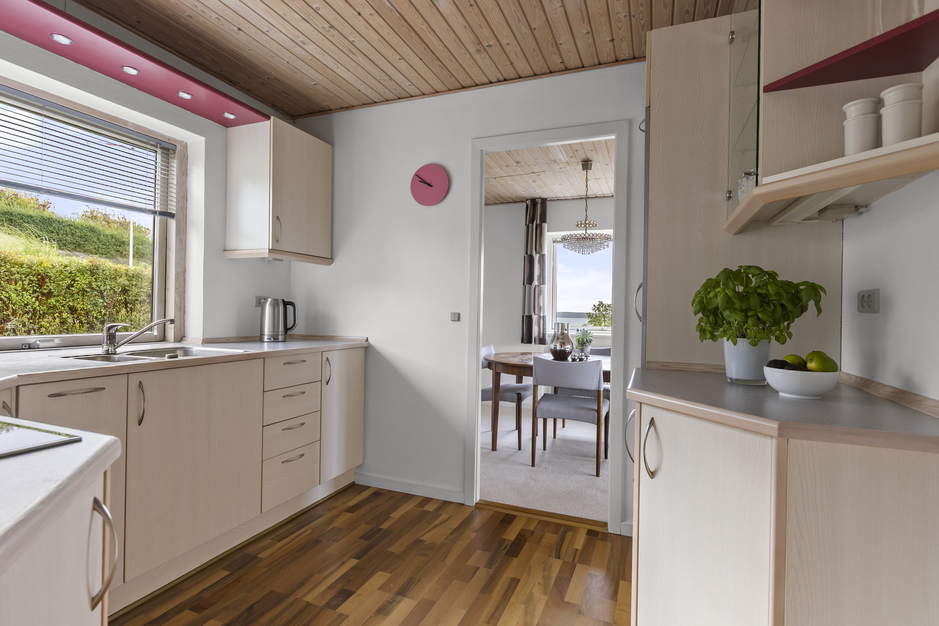 Fremhævet køkken billede i fuldskærmstilstand. Billede af Bøgebakken 10, 4400 Kalundborg