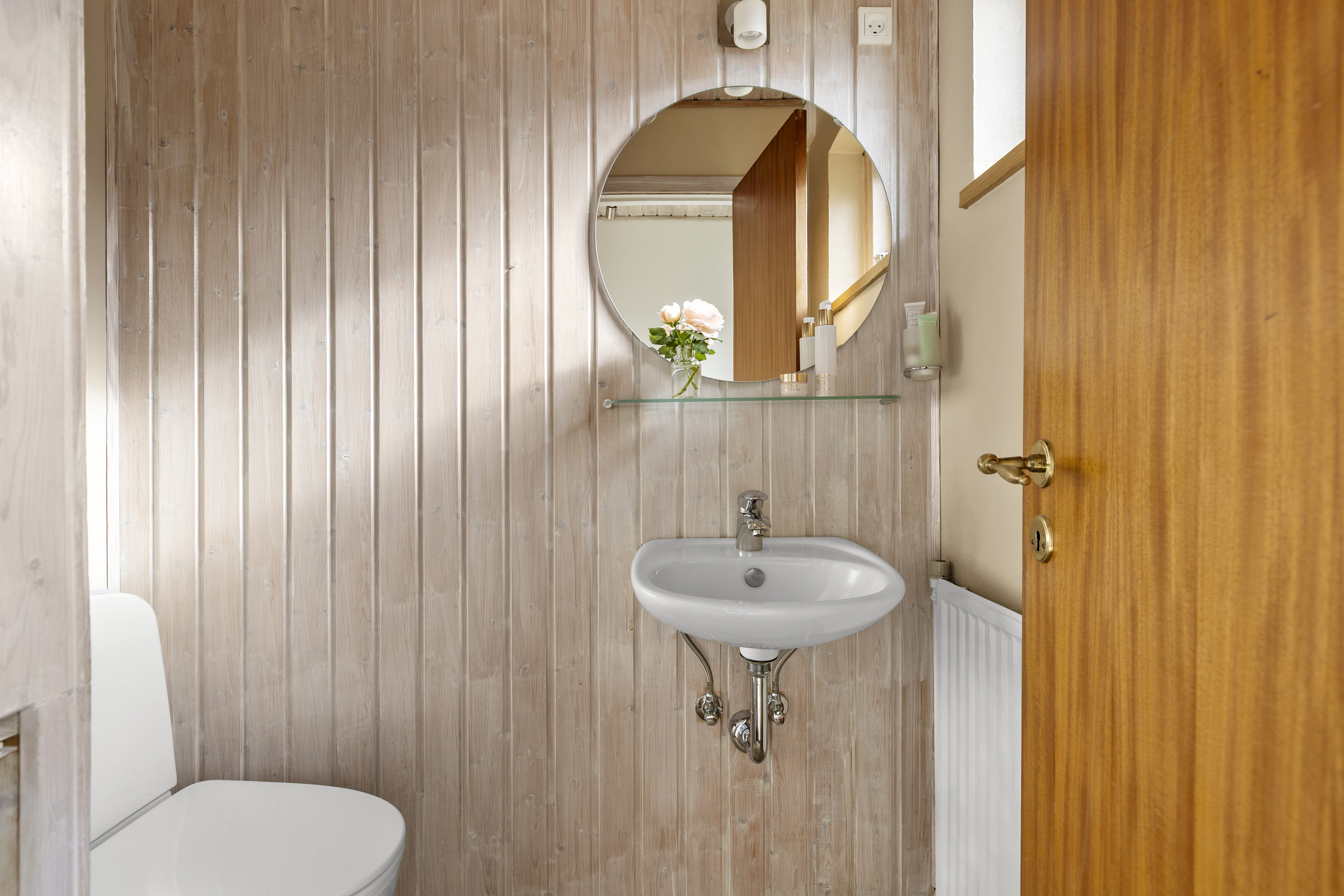 Fremhævet toilet billede i fuldskærmstilstand. Billede af Bøgebakken 10, 4400 Kalundborg