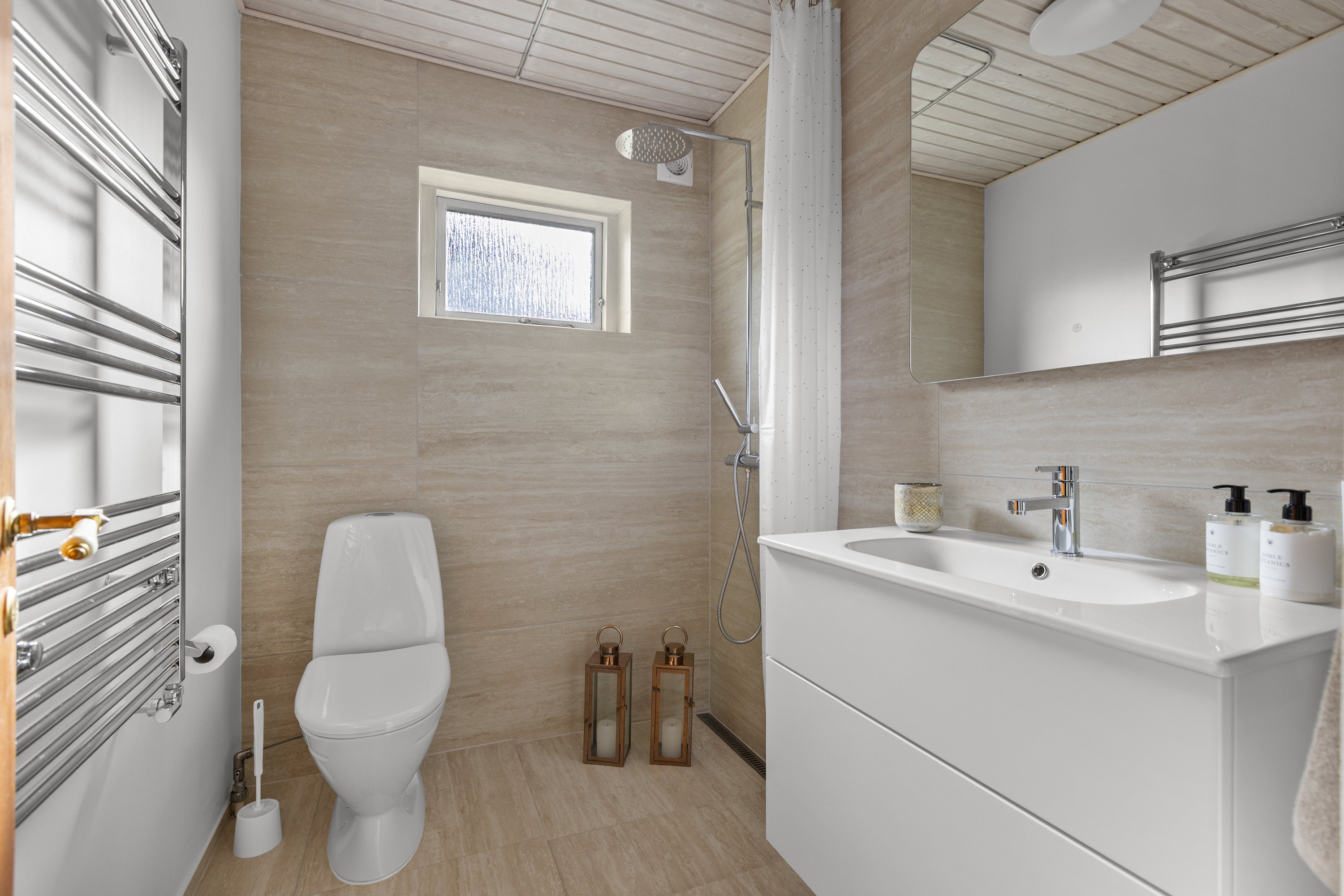 Fremhævet badeværelse billede i fuldskærmstilstand. Billede af Bøgebakken 10, 4400 Kalundborg