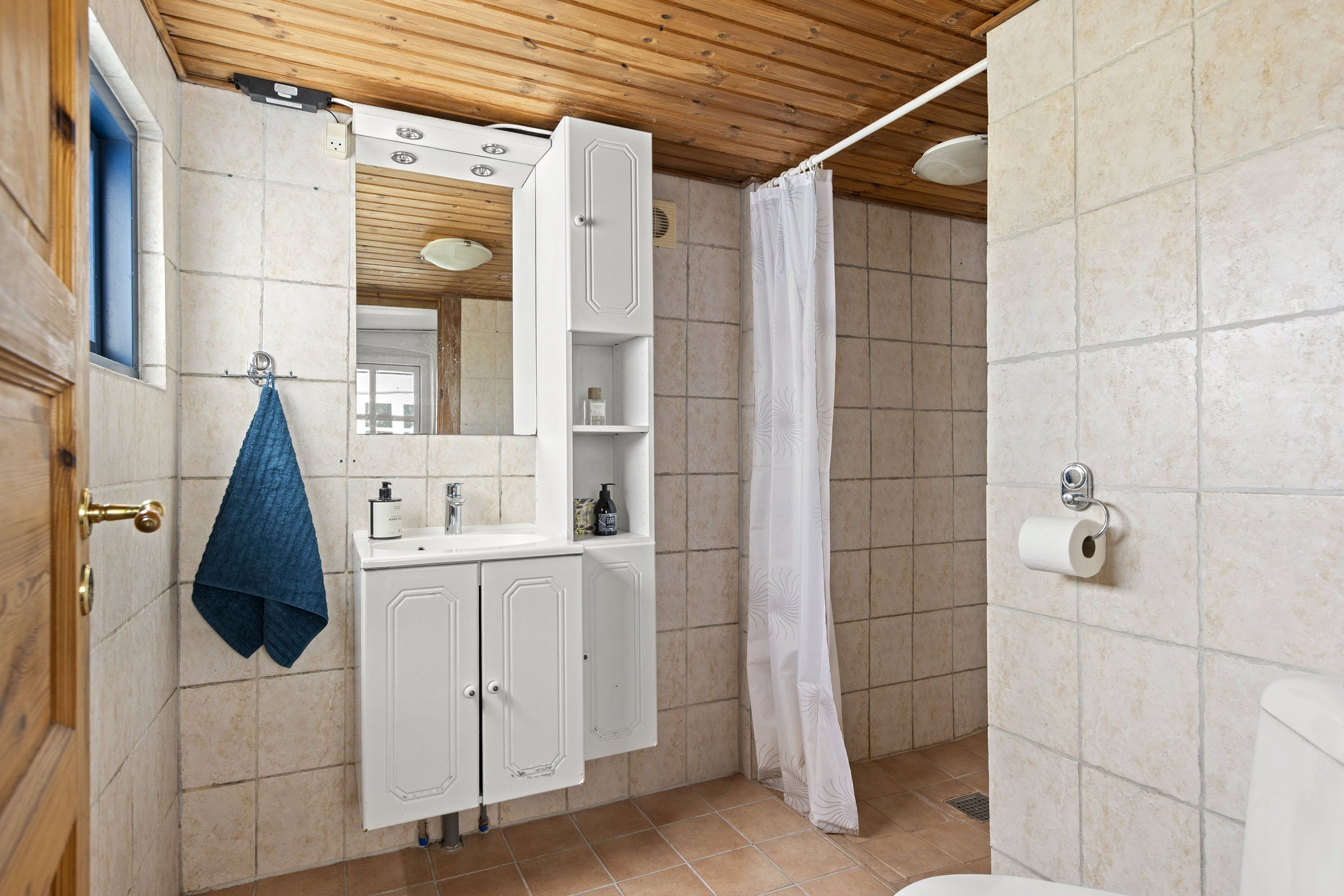 Fremhævet badeværelse billede i fuldskærmstilstand. Billede af Gåsetoftevej 66, 4400 Kalundborg