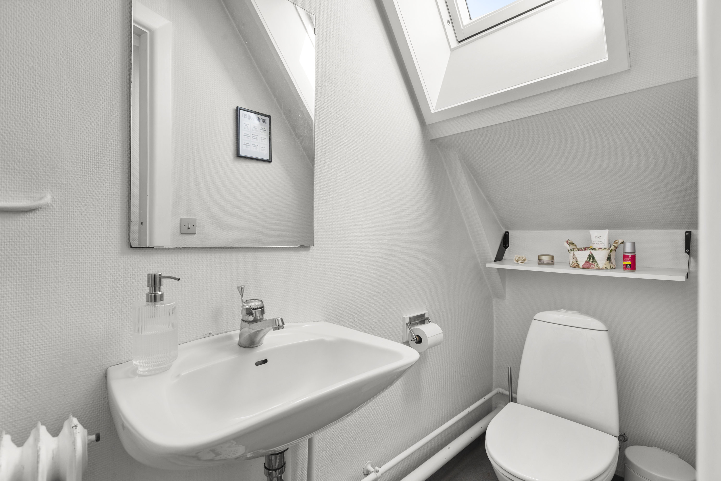 Fremhævet toilet billede i fuldskærmstilstand. Billede af Lundemarken 42, 4400 Kalundborg