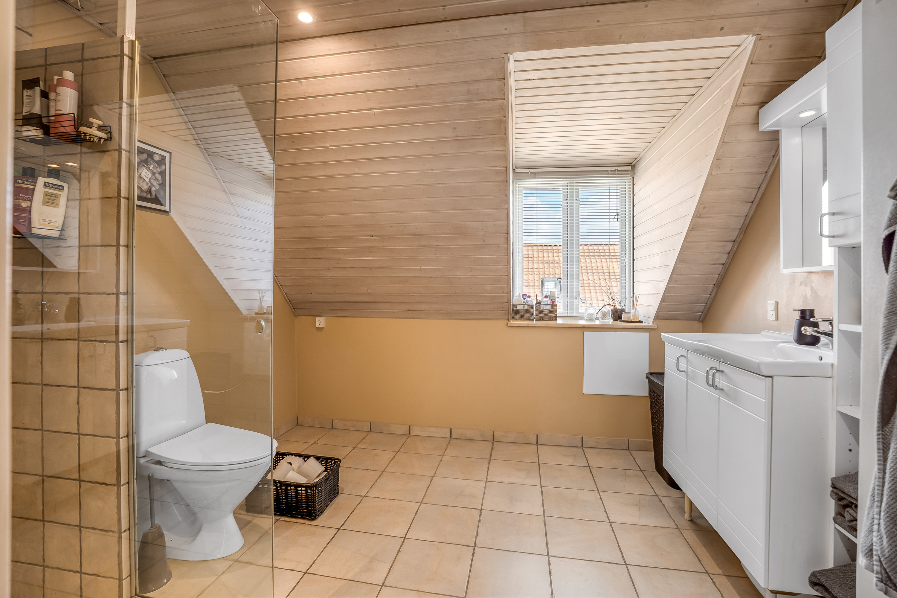 Fremhævet badeværelse billede i fuldskærmstilstand. Billede af Nørregade 8, 4800 Nykøbing F