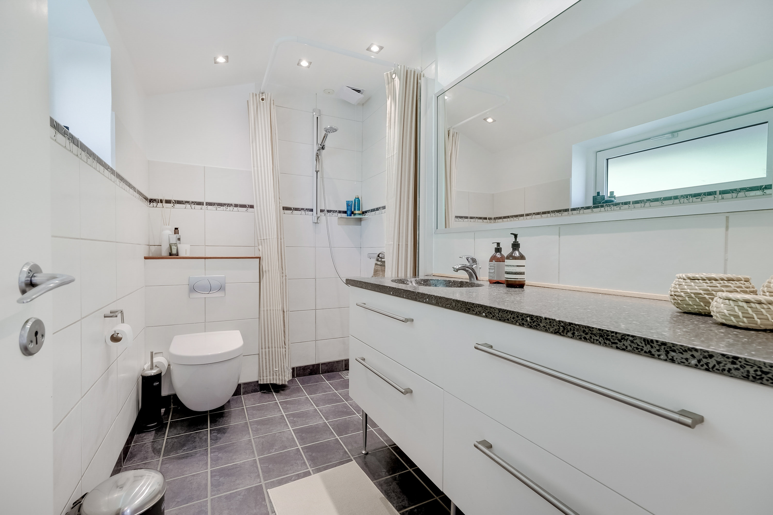 Fremhævet badeværelse billede i fuldskærmstilstand. Billede af Münstervej 31, Strib, 5500 Middelfart