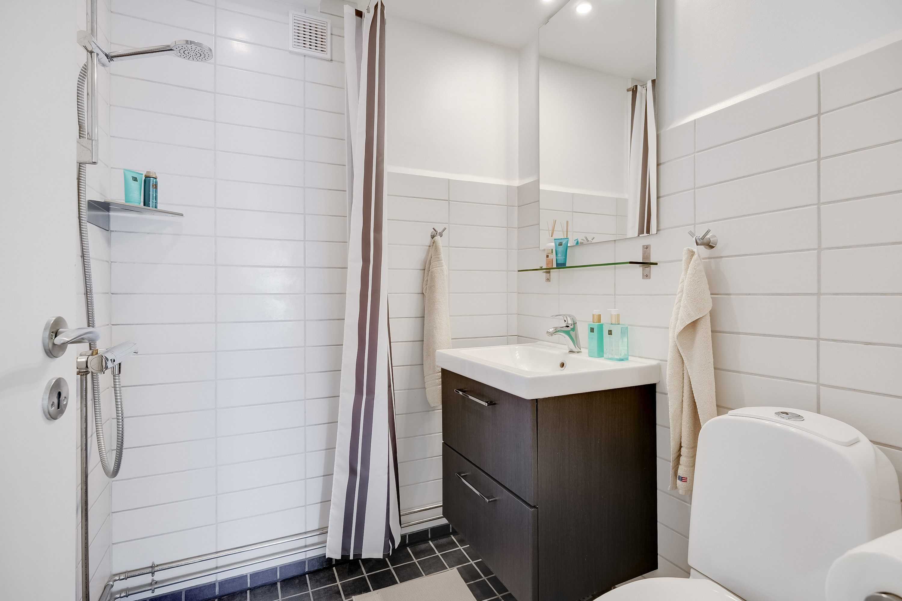 Fremhævet badeværelse billede i fuldskærmstilstand. Billede af Münstervej 31, Strib, 5500 Middelfart