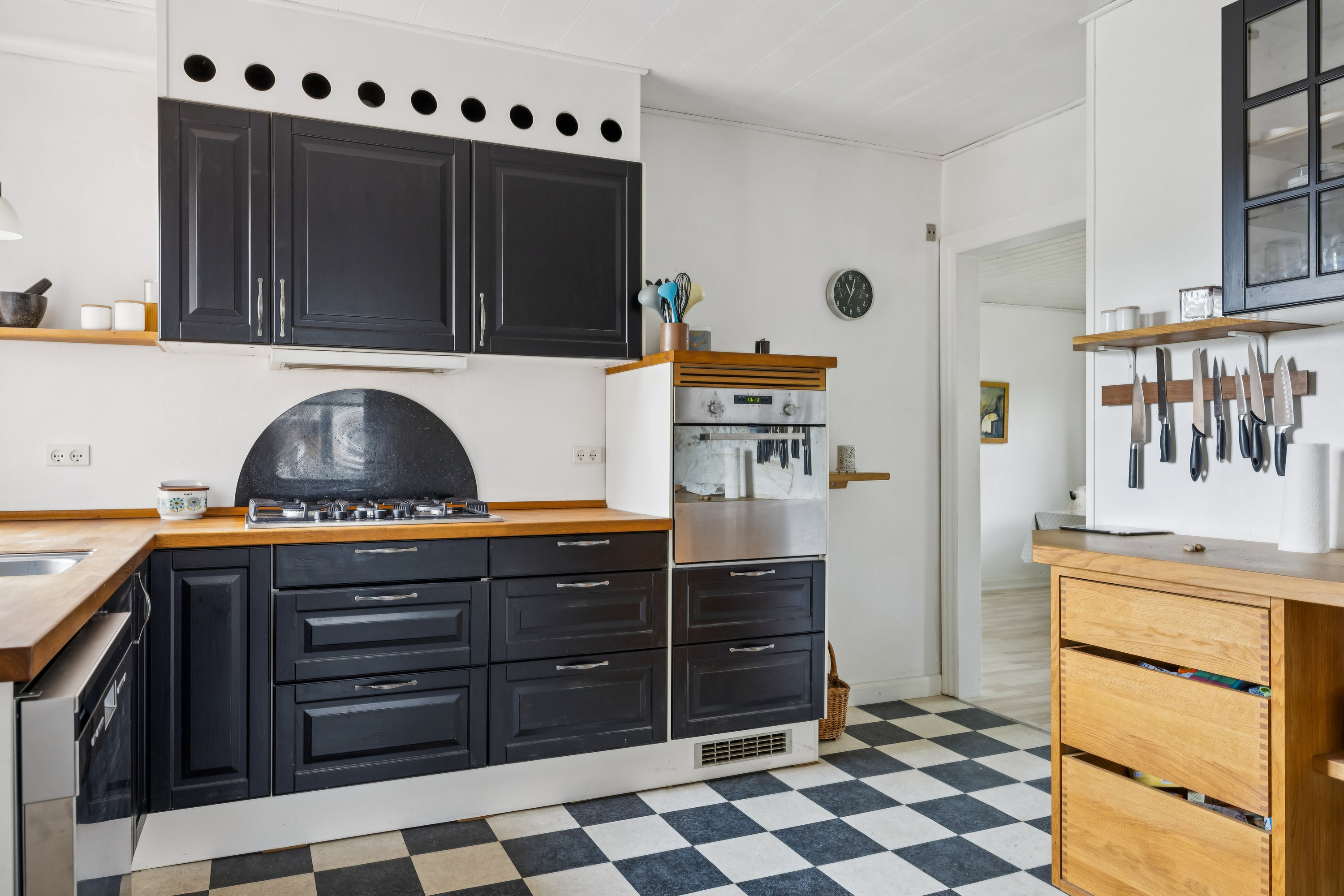 Fremhævet køkken billede i fuldskærmstilstand. Billede af Faaborgvej 16, 5854 Gislev