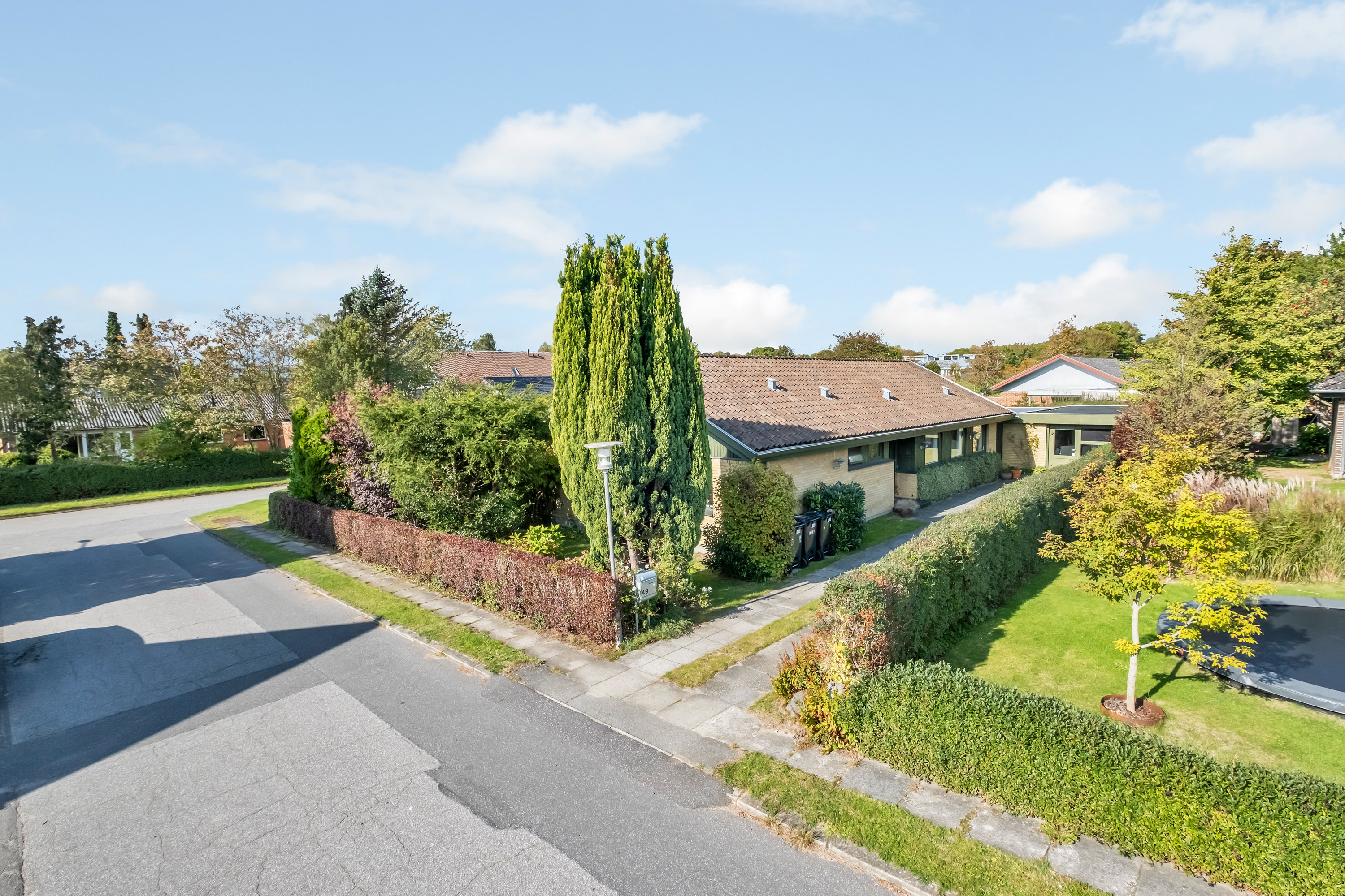 Fremhævet facade billede i fuldskærmstilstand. Billede af Hyldehaven 49, 8520 Lystrup