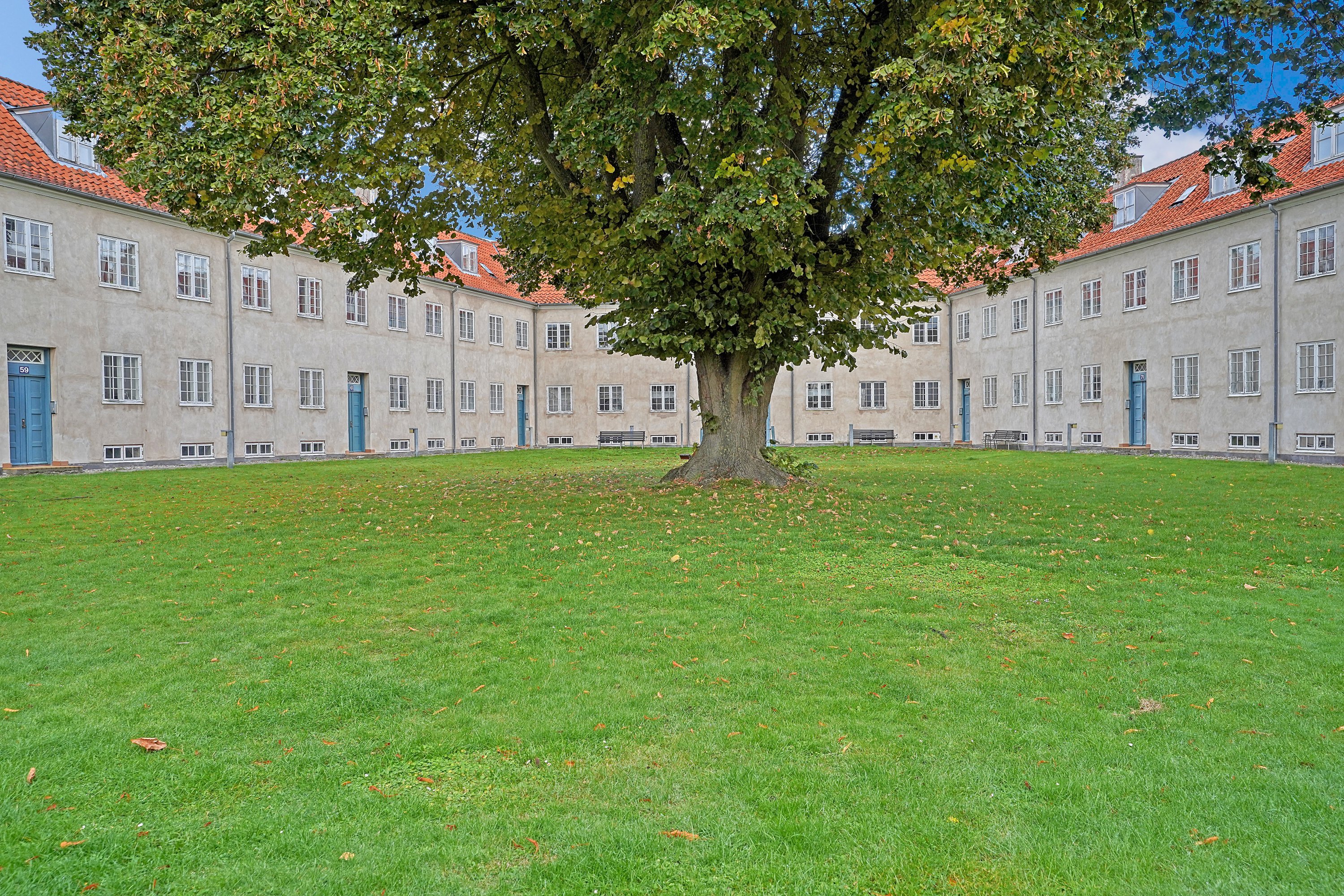 Fremhævet gårdmiljø billede i fuldskærmstilstand. Billede af Bragesvej 45, st.. th., 3000 Helsingør