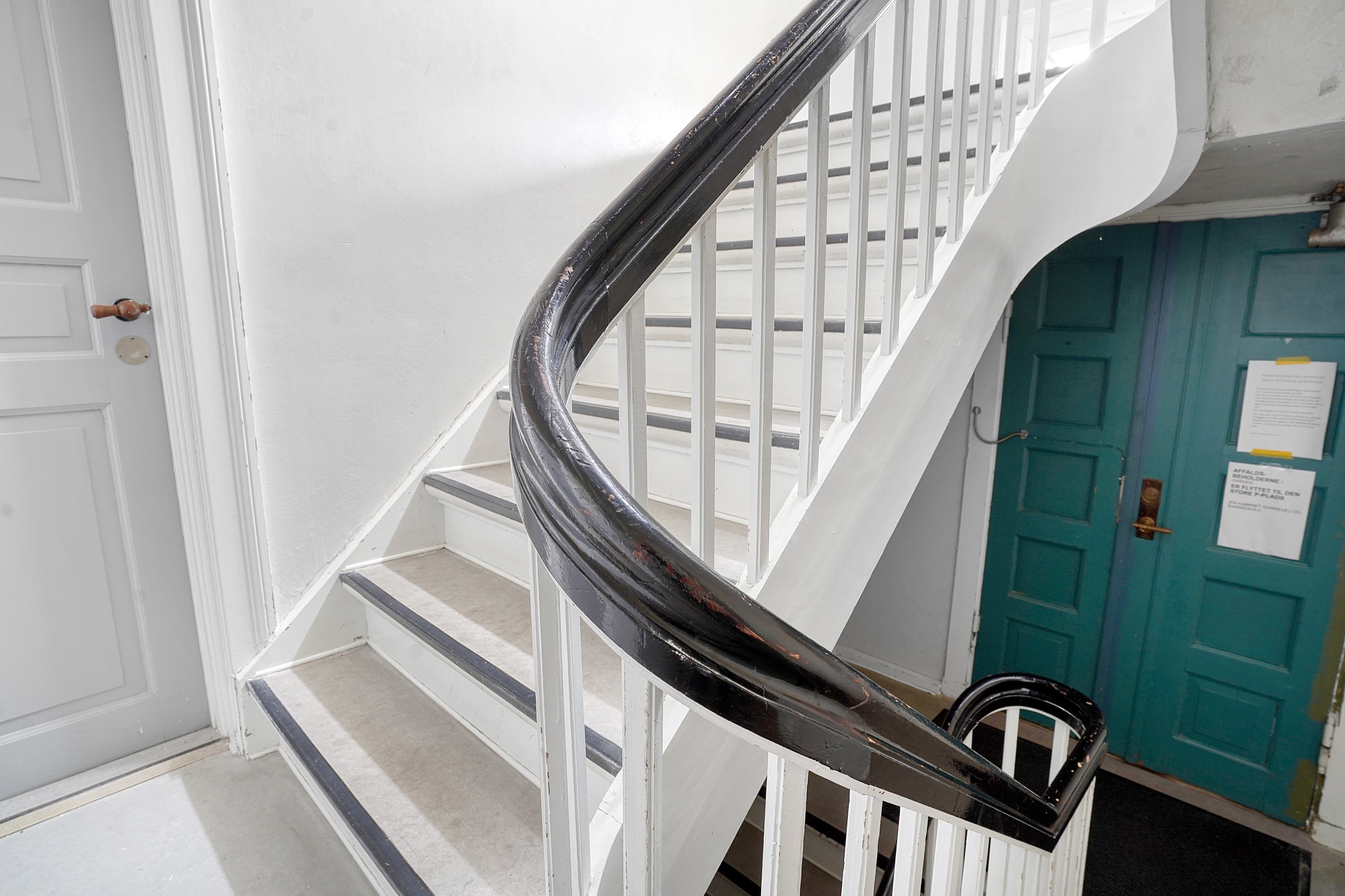 Fremhævet trappe billede i fuldskærmstilstand. Billede af Bragesvej 45, st.. th., 3000 Helsingør