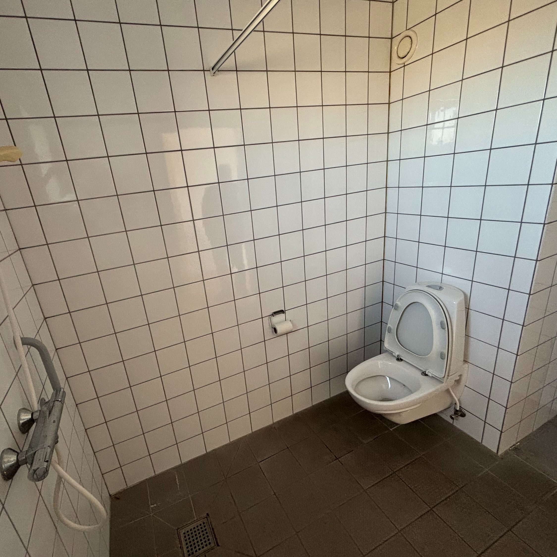 Fremhævet badeværelse billede i fuldskærmstilstand. Billede af Krøyers Gård 31, 2., 4900 Nakskov