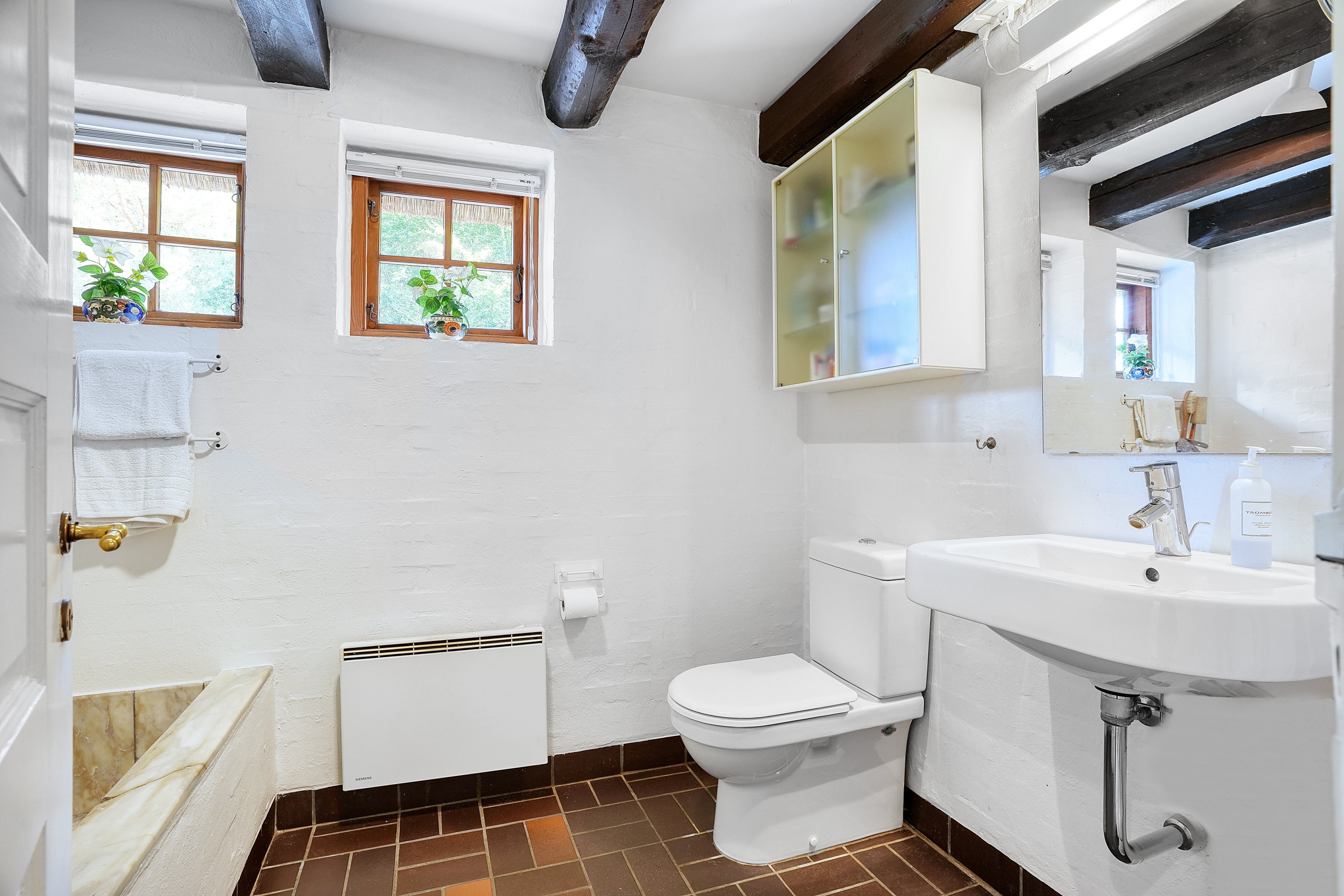 Fremhævet badeværelse billede i fuldskærmstilstand. Billede af Hovmosevej 19, Gadevang, 3400 Hillerød