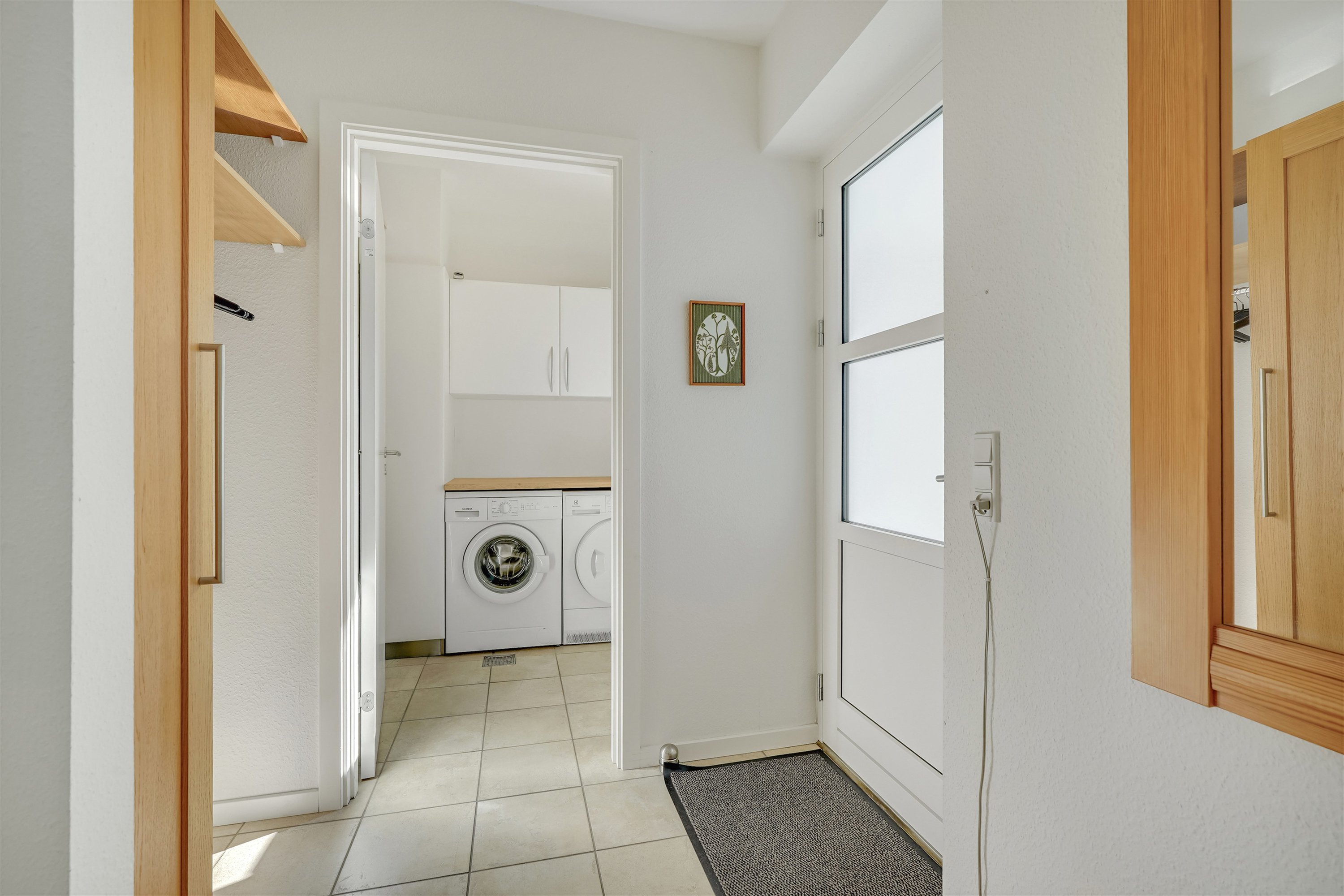 Fremhævet entré billede i fuldskærmstilstand. Billede af Hovedgaden 44C, 1. th., 7190 Billund