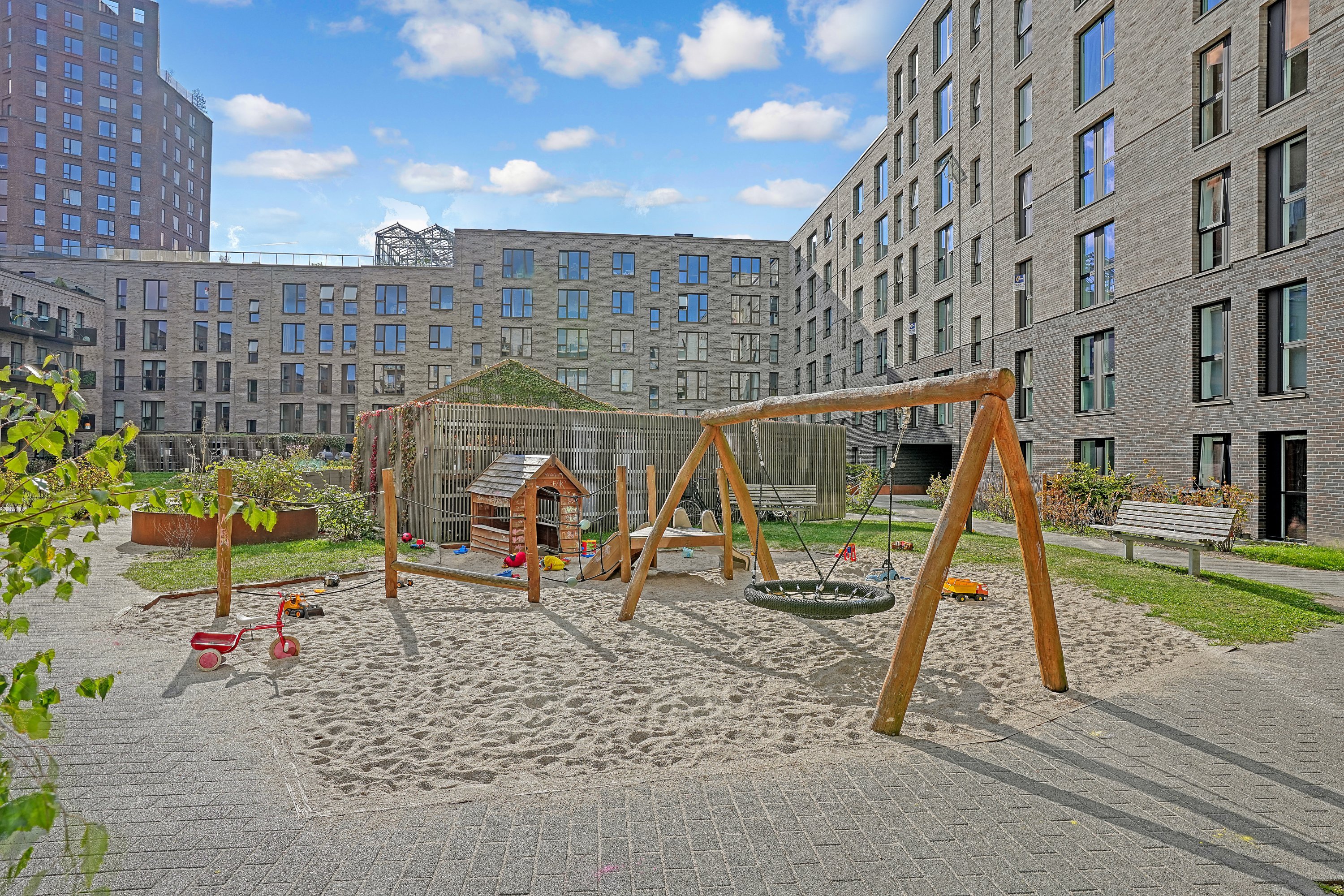 Fremhævet gårdmiljø billede i fuldskærmstilstand. Billede af Ingrid Marievej 20, 6. tv., 2500 Valby