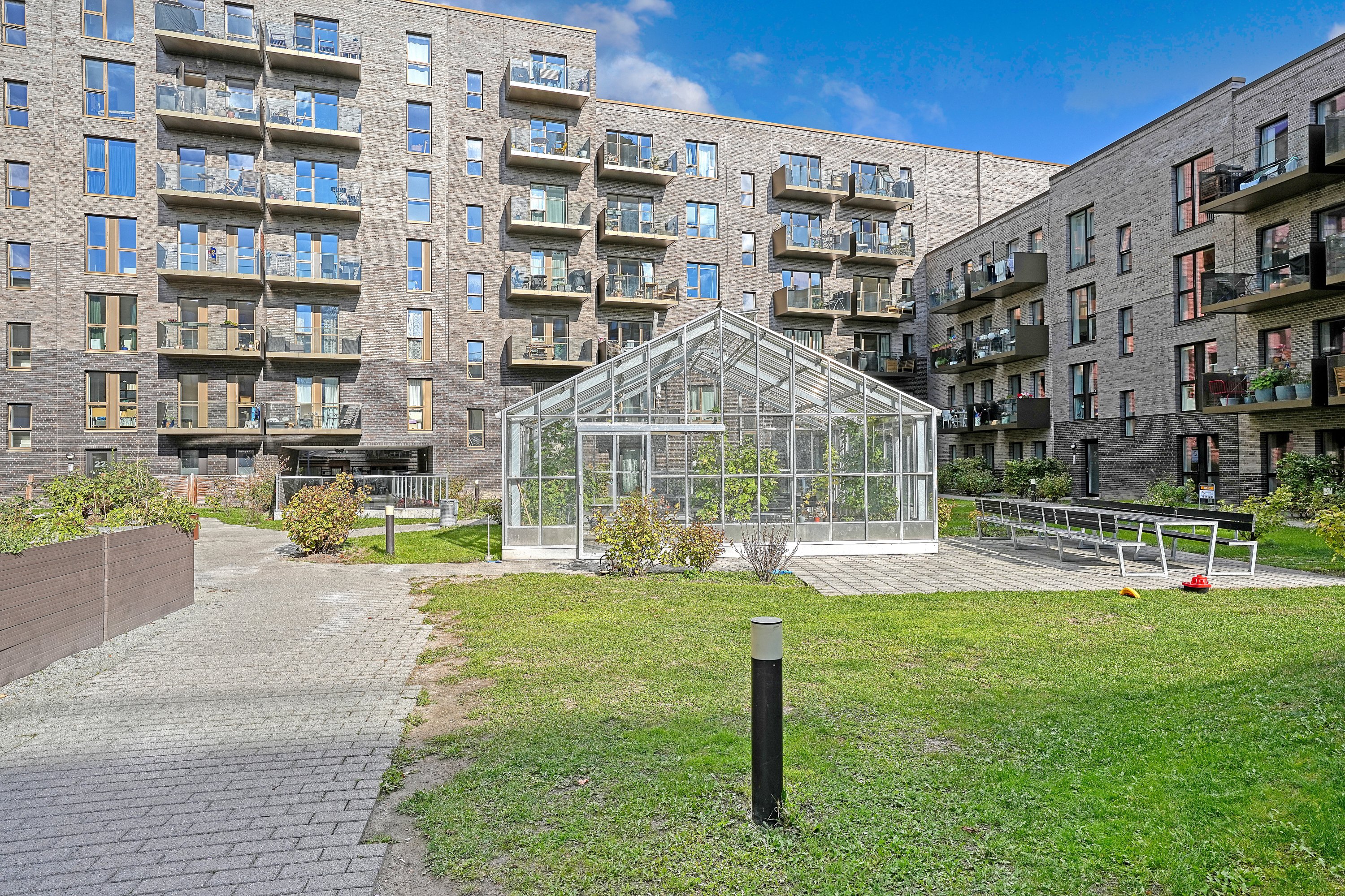 Fremhævet gårdmiljø billede i fuldskærmstilstand. Billede af Ingrid Marievej 20, 6. tv., 2500 Valby