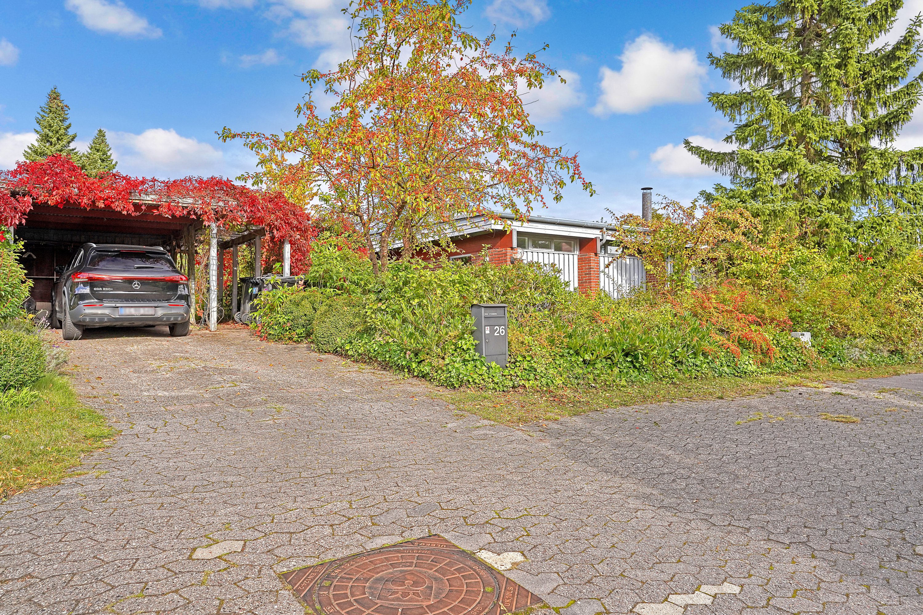 Fremhævet indkørsel billede i fuldskærmstilstand. Billede af Smedievej 26, 3400 Hillerød