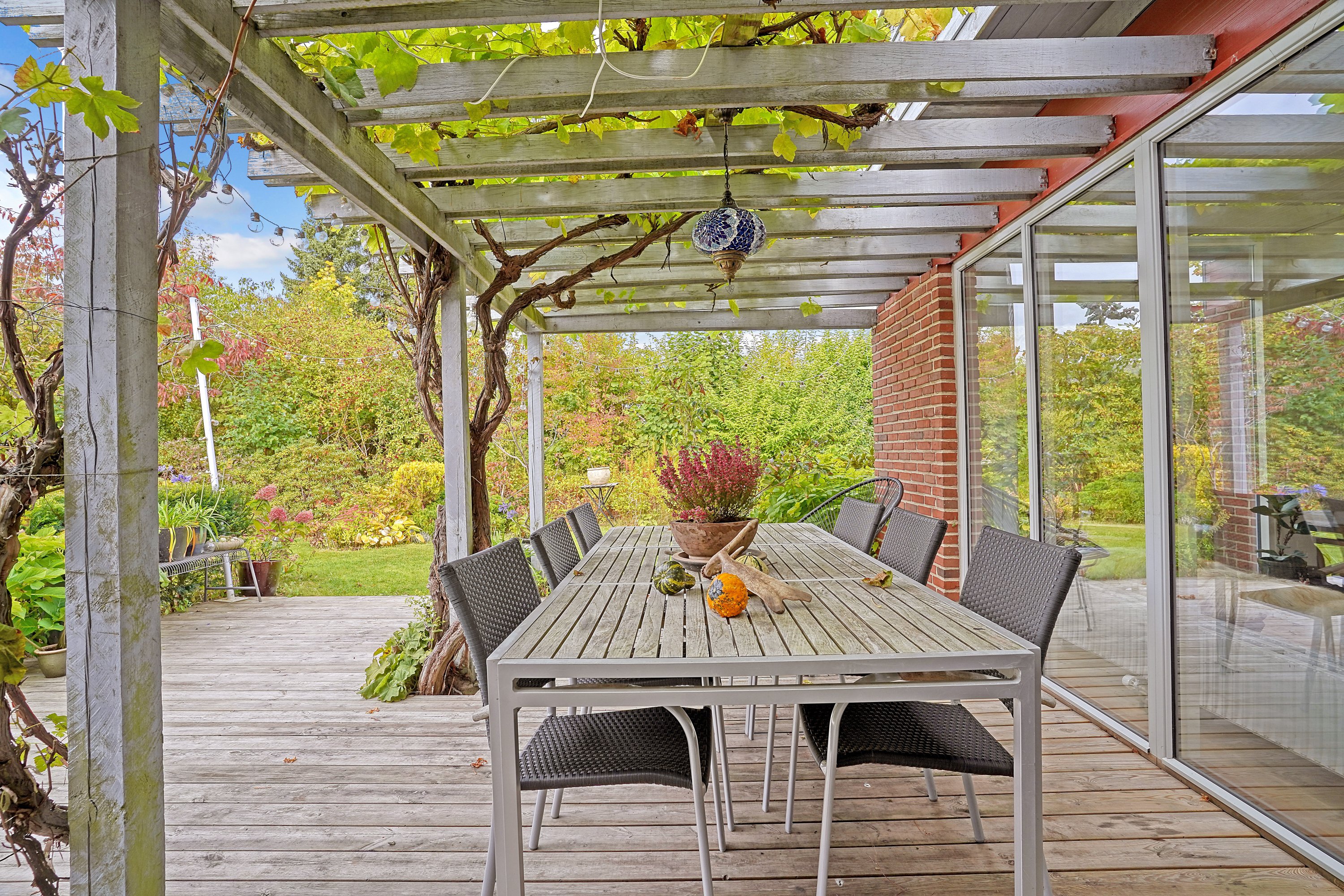 Fremhævet terrasse billede i fuldskærmstilstand. Billede af Smedievej 26, 3400 Hillerød