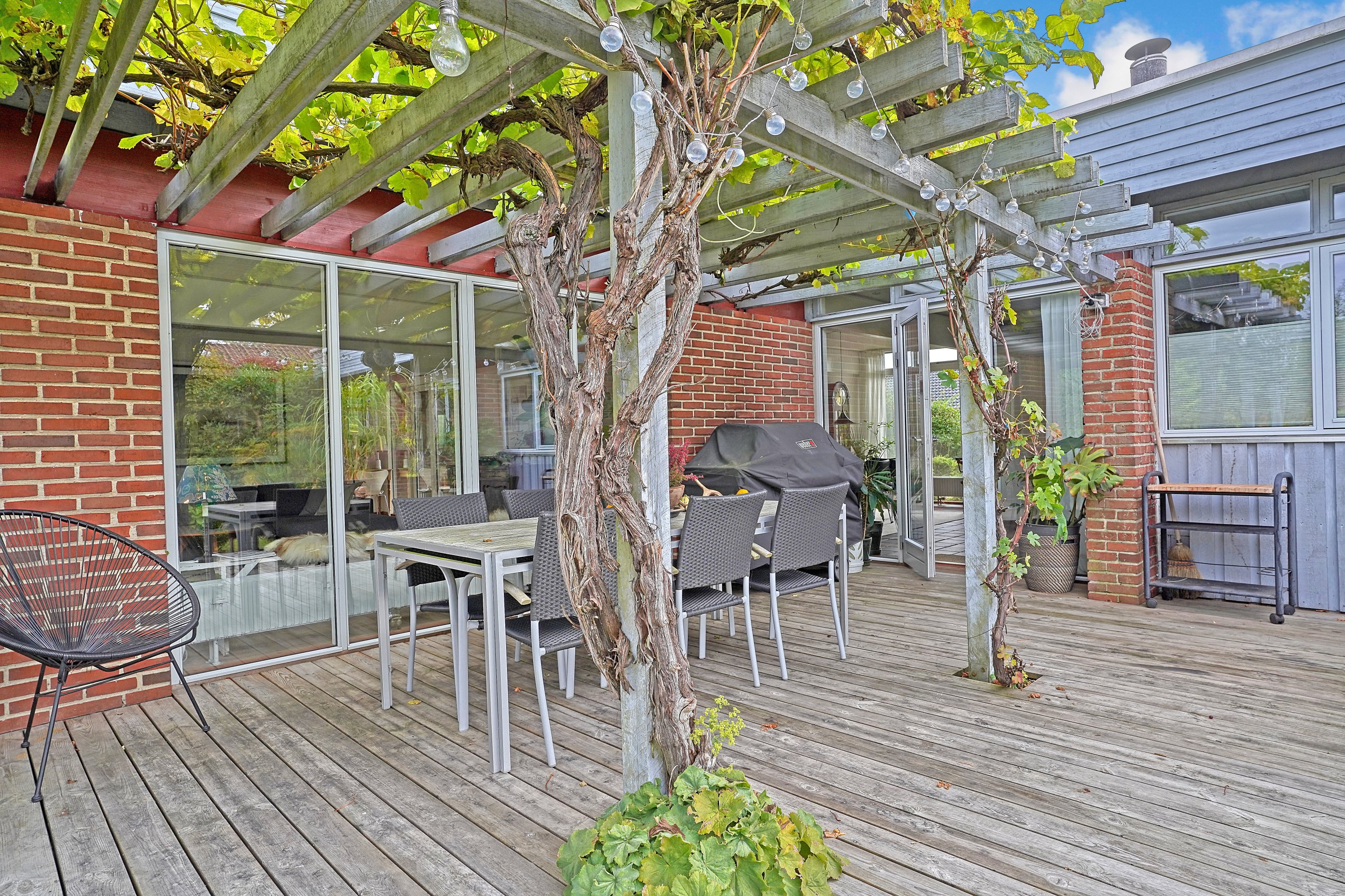 Fremhævet terrasse billede i fuldskærmstilstand. Billede af Smedievej 26, 3400 Hillerød