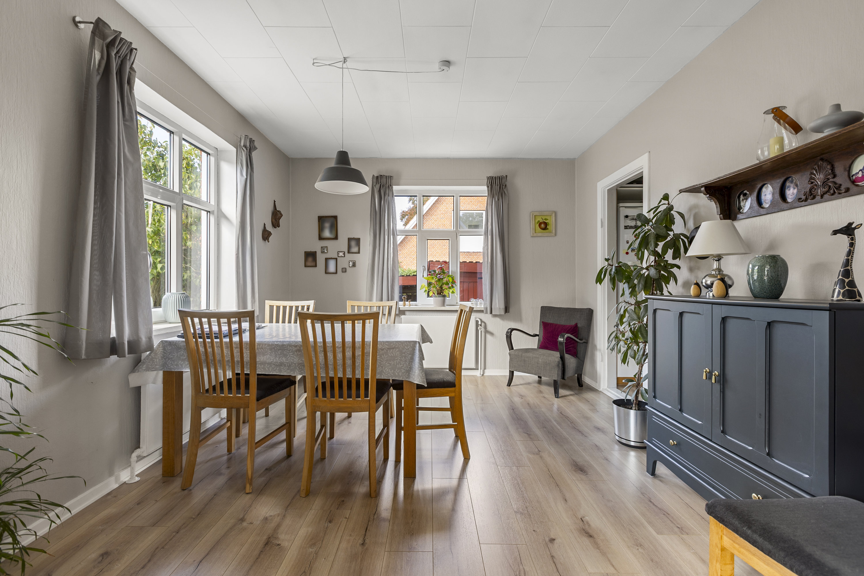 Fremhævet stue billede i fuldskærmstilstand. Billede af Terslevvej 71, Ørslev, 4100 Ringsted