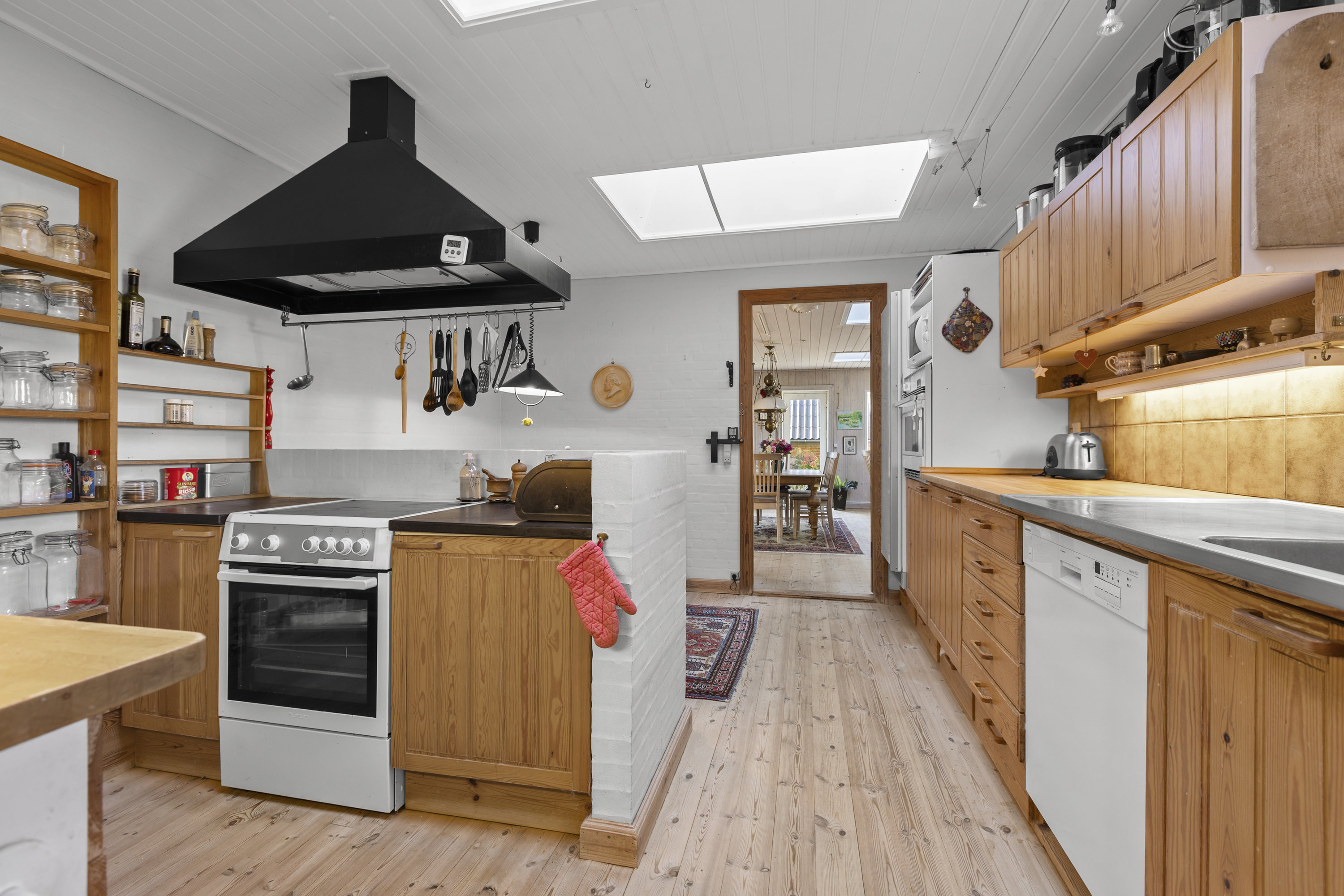 Fremhævet køkken billede i fuldskærmstilstand. Billede af Bøgevej 10, 4490 Jerslev Sjælland