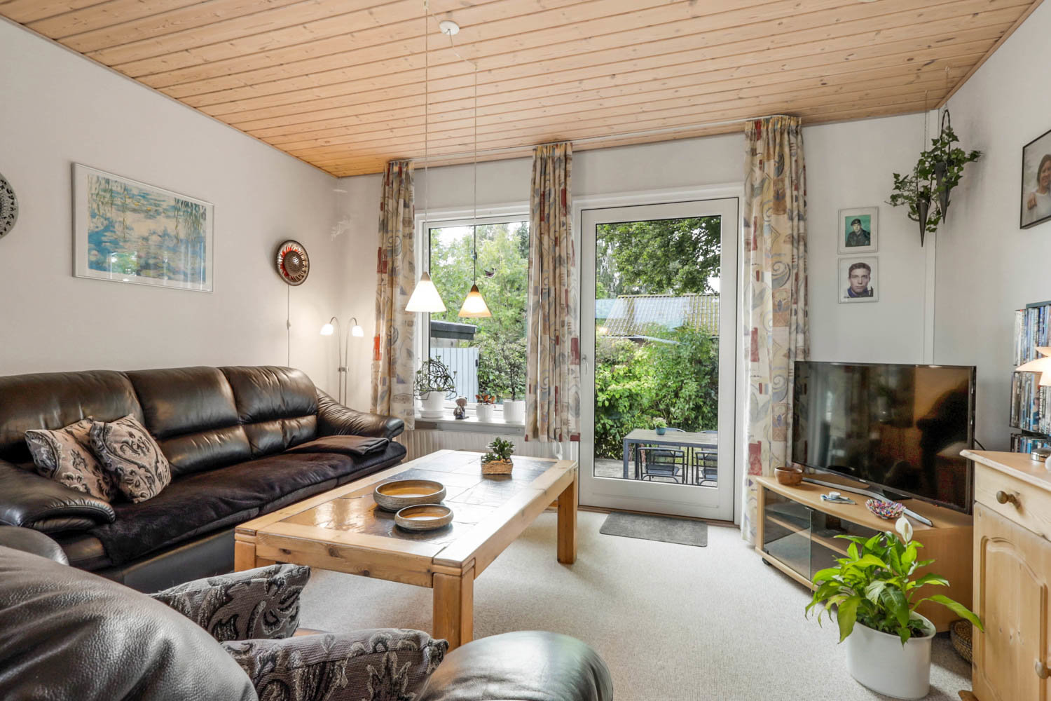 Fremhævet stue billede i fuldskærmstilstand. Billede af Tjørnevej 2, Hundstrup, 5762 Vester Skerninge