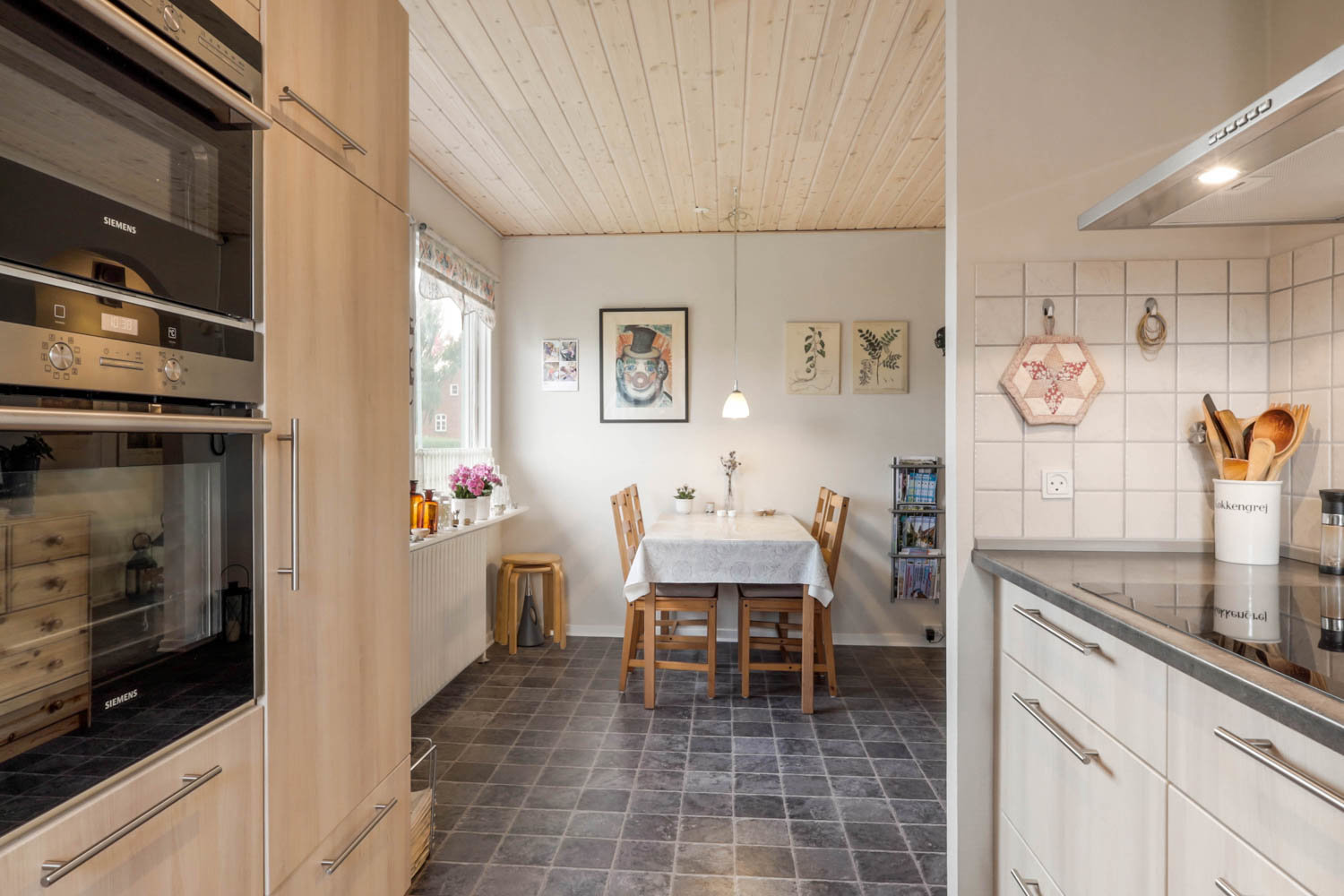 Fremhævet køkken billede i fuldskærmstilstand. Billede af Tjørnevej 2, Hundstrup, 5762 Vester Skerninge