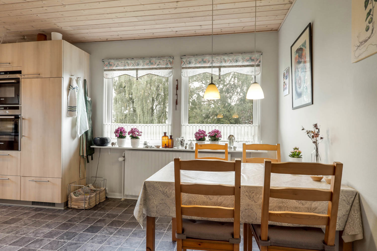 Fremhævet stue billede i fuldskærmstilstand. Billede af Tjørnevej 2, Hundstrup, 5762 Vester Skerninge