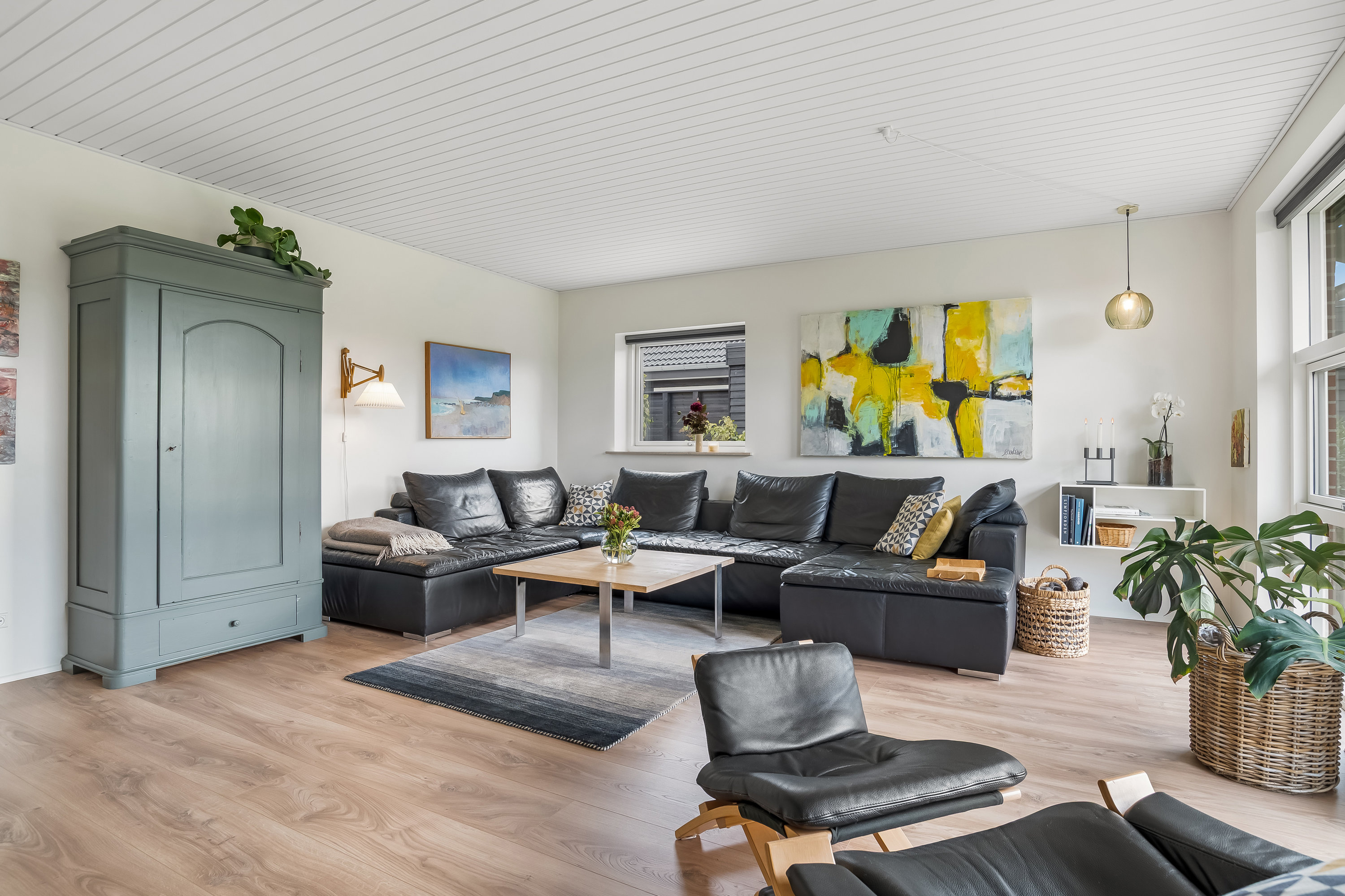 Fremhævet stue billede i fuldskærmstilstand. Billede af Lyngkrogen 26, Mejdal, 7500 Holstebro