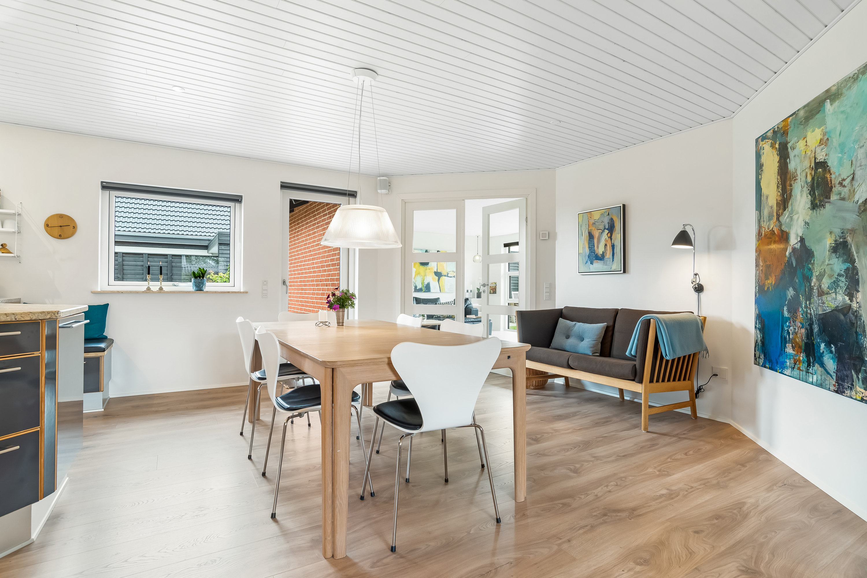 Fremhævet køkken alrum billede i fuldskærmstilstand. Billede af Lyngkrogen 26, Mejdal, 7500 Holstebro