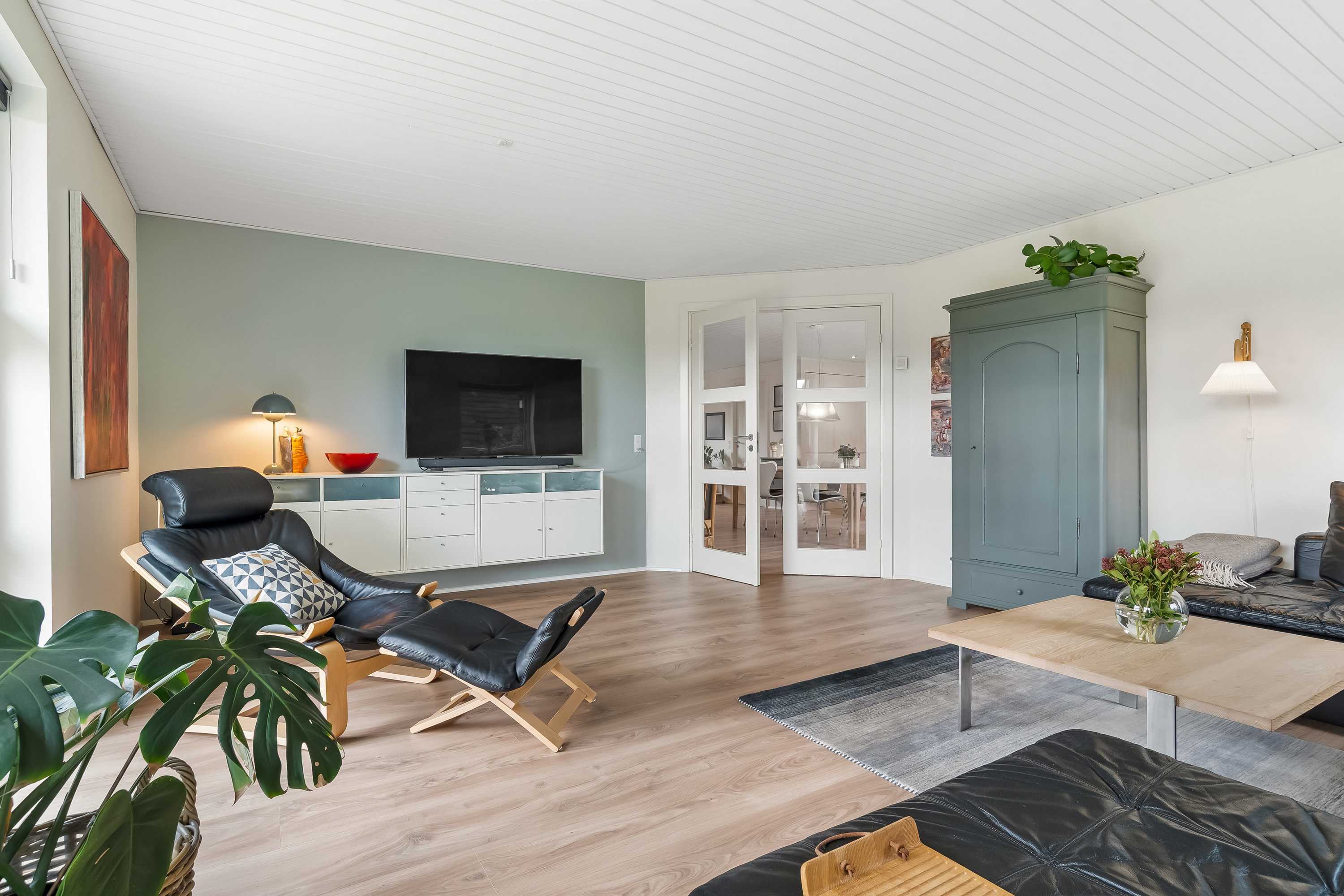 Fremhævet stue billede i fuldskærmstilstand. Billede af Lyngkrogen 26, Mejdal, 7500 Holstebro