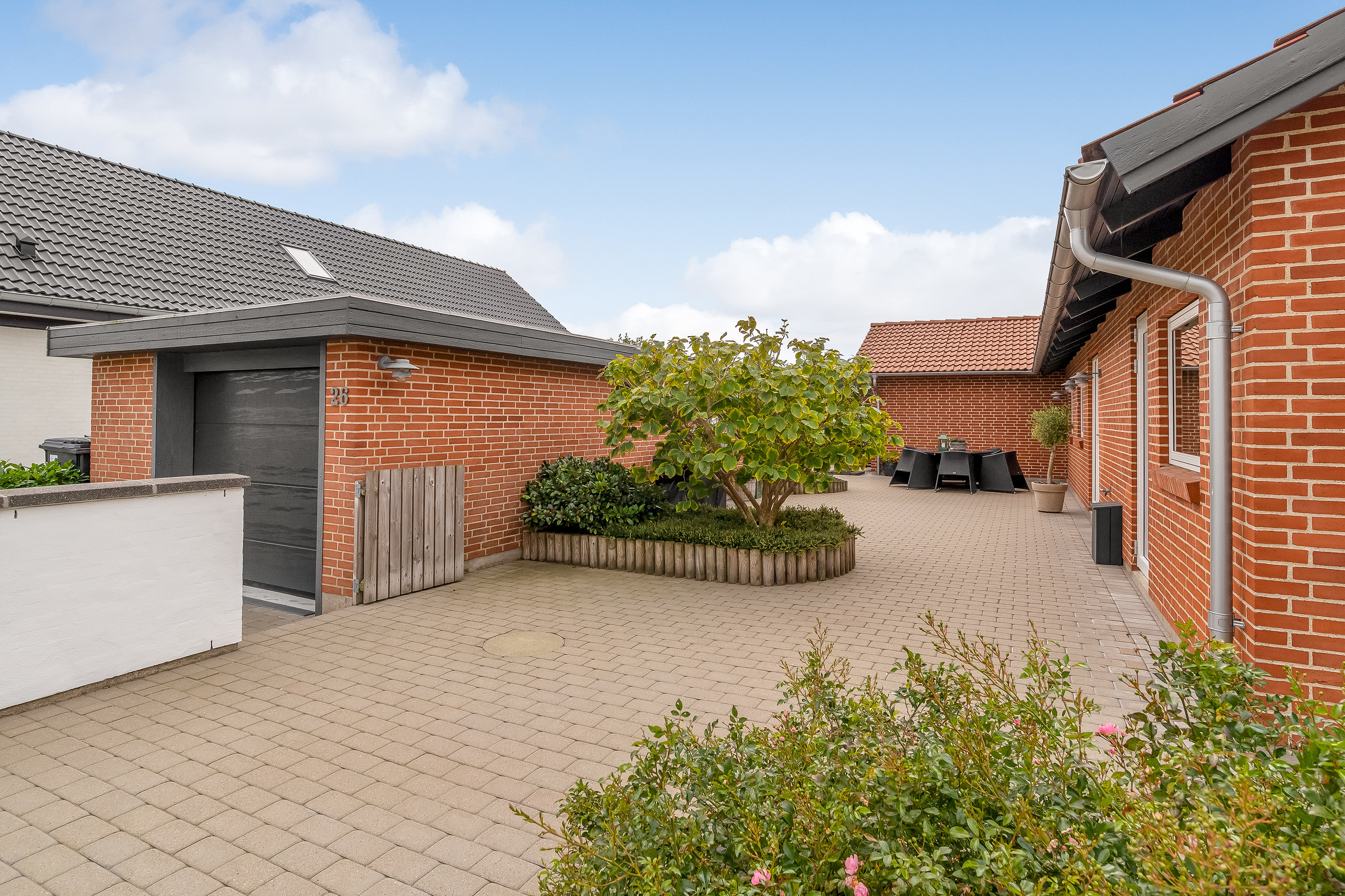 Fremhævet gårdhave billede i fuldskærmstilstand. Billede af Lyngkrogen 26, Mejdal, 7500 Holstebro