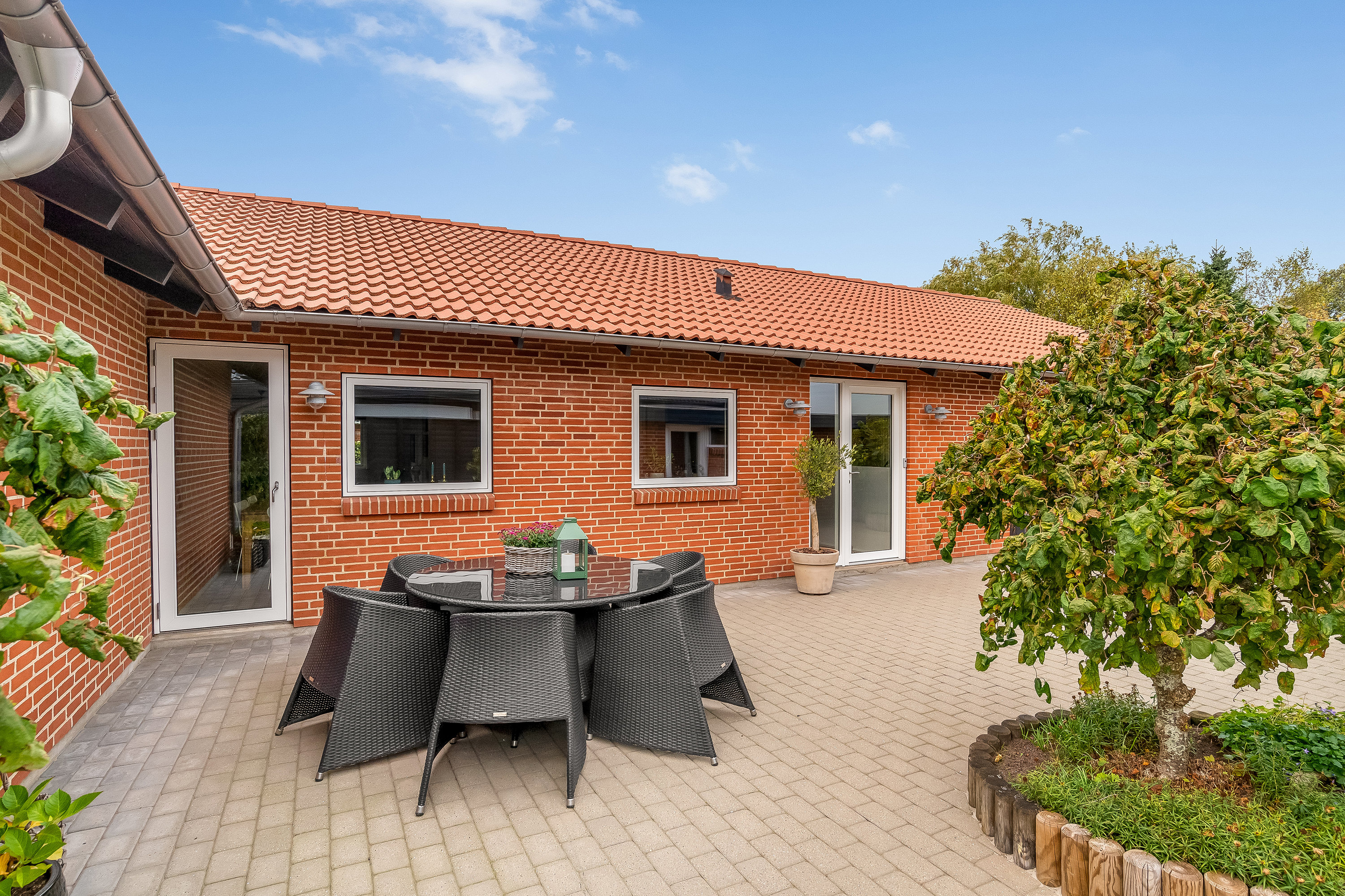 Fremhævet gårdhave billede i fuldskærmstilstand. Billede af Lyngkrogen 26, Mejdal, 7500 Holstebro