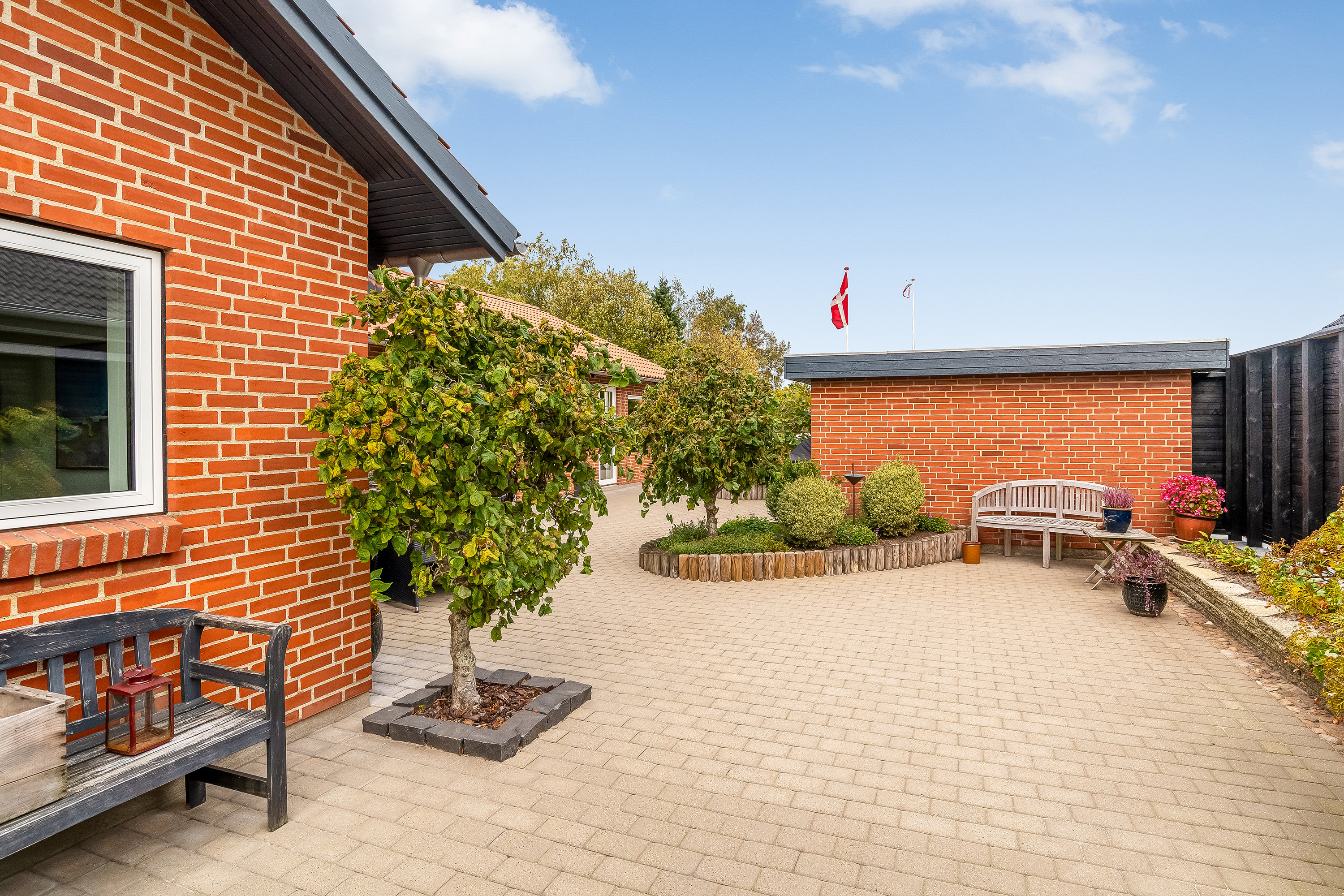 Fremhævet gårdhave billede i fuldskærmstilstand. Billede af Lyngkrogen 26, Mejdal, 7500 Holstebro