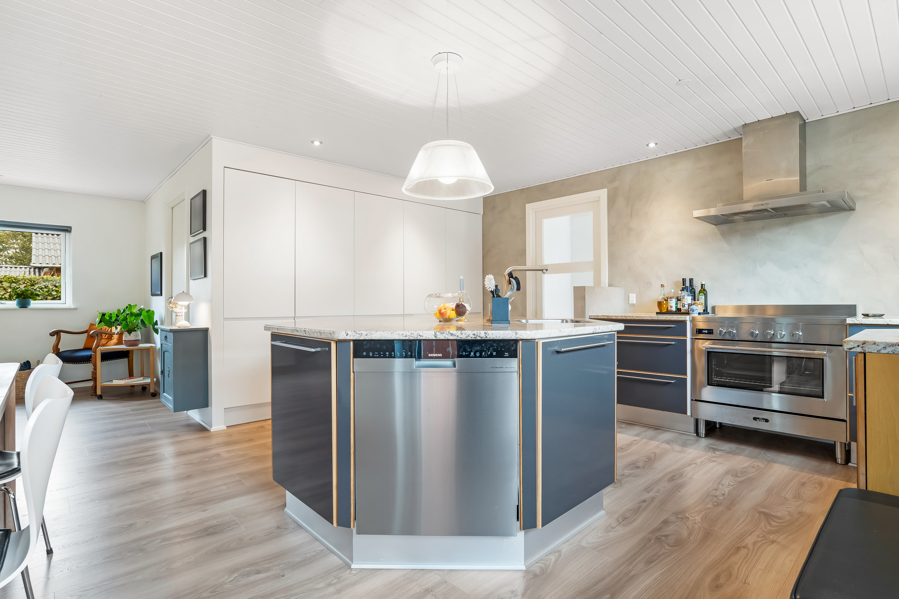 Fremhævet køkken alrum billede i fuldskærmstilstand. Billede af Lyngkrogen 26, Mejdal, 7500 Holstebro